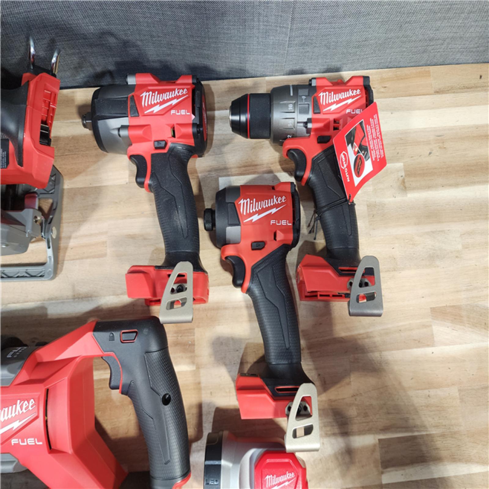 HOUSTON LOCATION - AS-IS (APPEARS LIKE NEW) Milwaukee FUEL 18V Lithium-Ion Brushless Cordless Combo (7-Tool) Kit