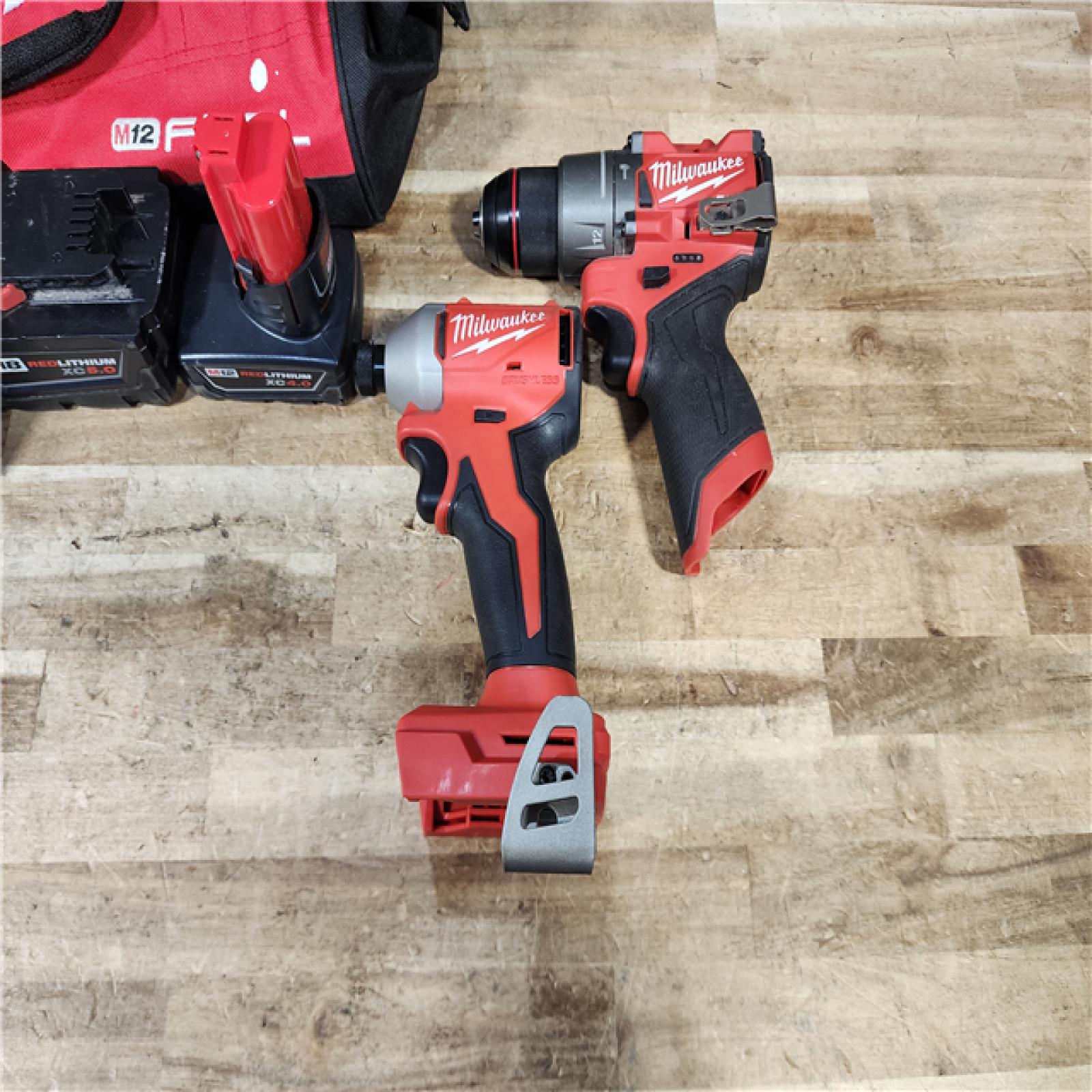 HOUSTON LOCATION - AS - IS Milwaukee 2 Tool Combo Kit W/ (2) Battery & Charger