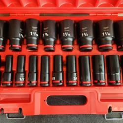 Phoenix NEW Milwaukee SHOCKWAVE 1/2 in. Drive SAE 6 Point Impact Socket Set (19-Piece)