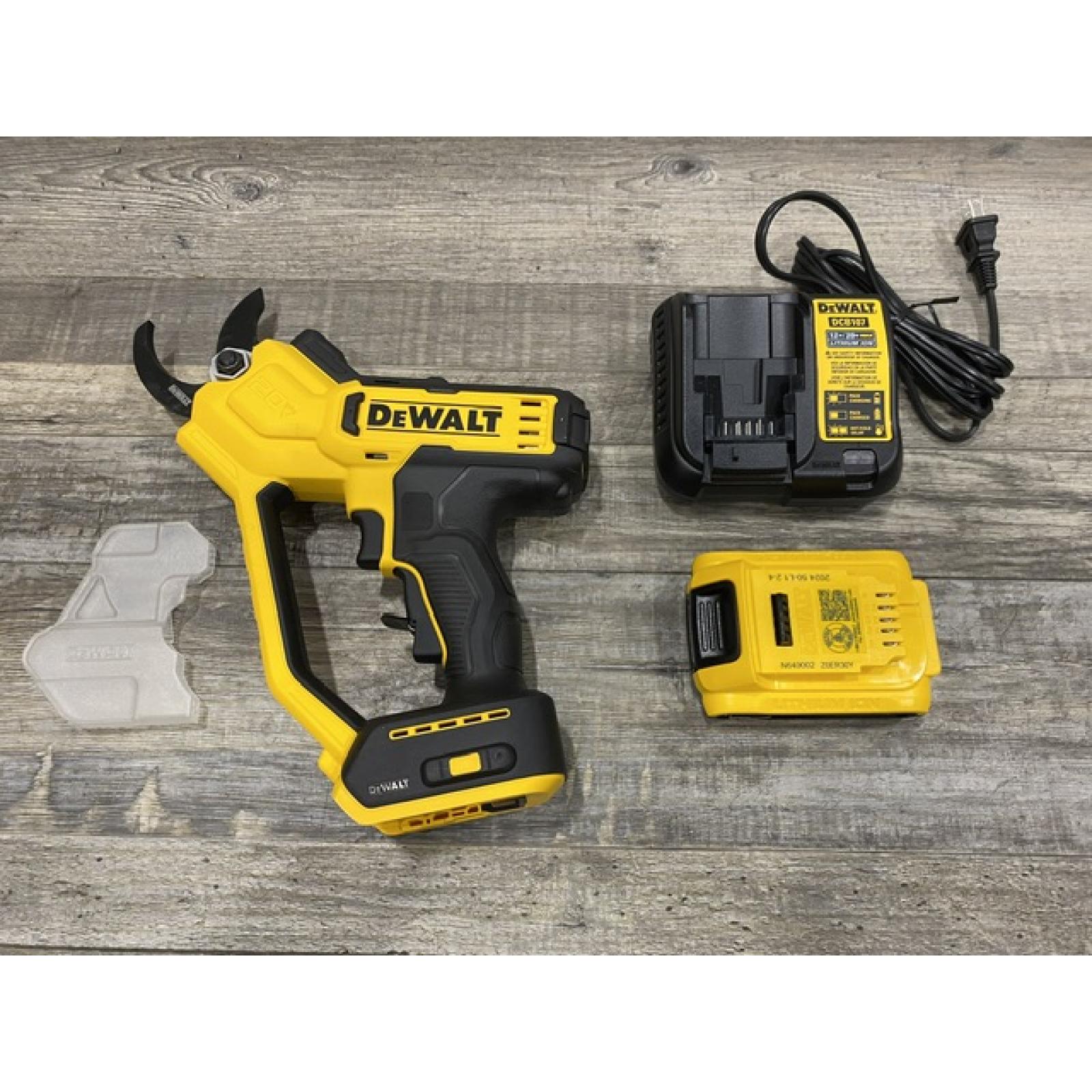 LIKE NEW - DEWALT 20V MAX Cordless Battery Powered Pruner Kit