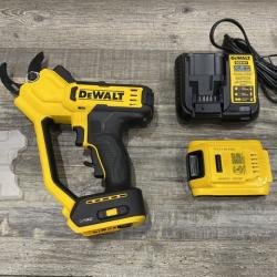 LIKE NEW - DEWALT 20V MAX Cordless Battery Powered Pruner Kit
