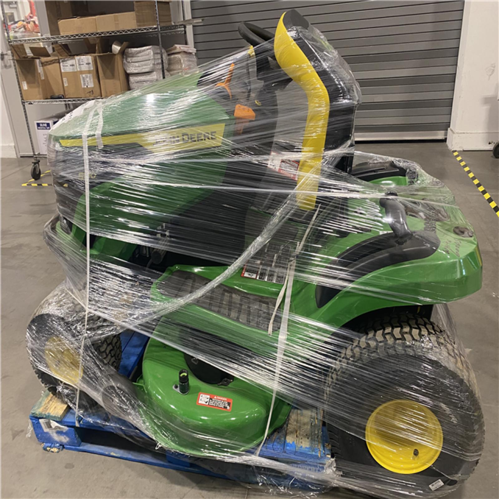 Dallas Location - As-Is John Deere S100 42 in. 17.5 HP Gas Hydrostatic Riding Lawn Mower