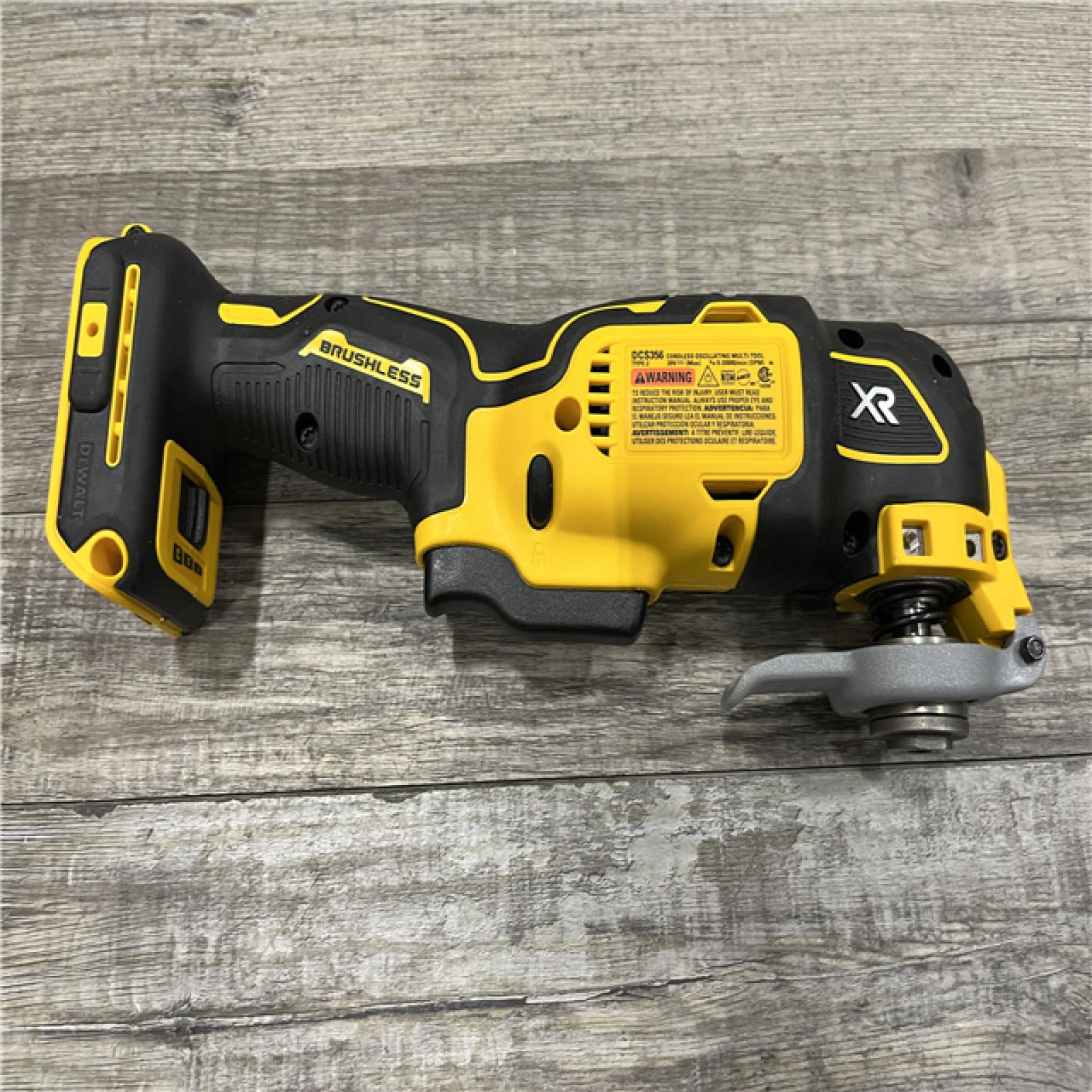 AS-IS DEWALT 20V MAX XR Cordless Brushless 3-Speed Oscillating Multi Tool Kit
