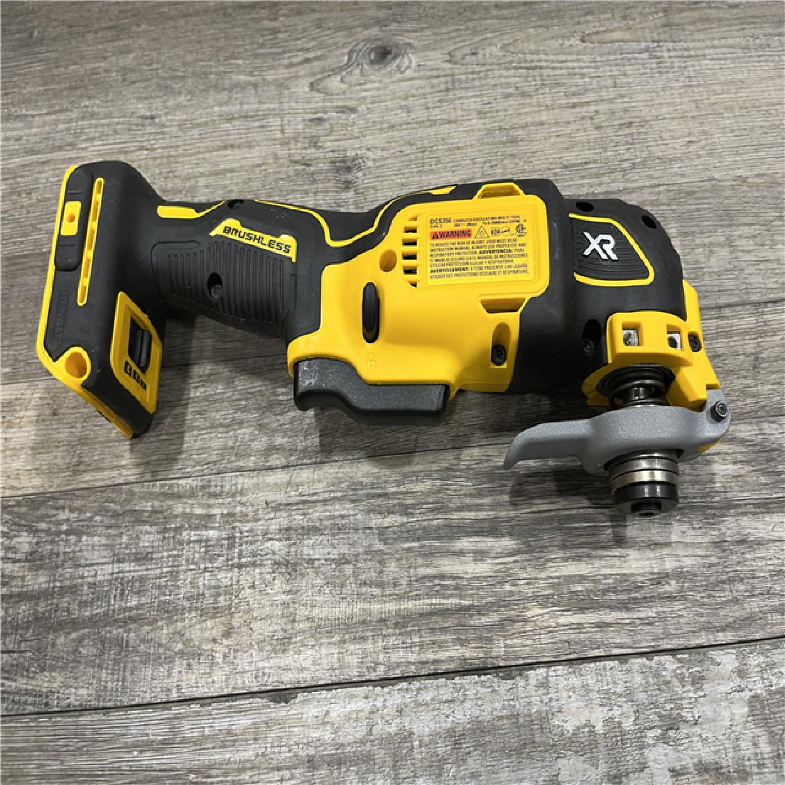 AS-IS DEWALT 20V MAX XR Cordless Brushless 3-Speed Oscillating Multi Tool Kit