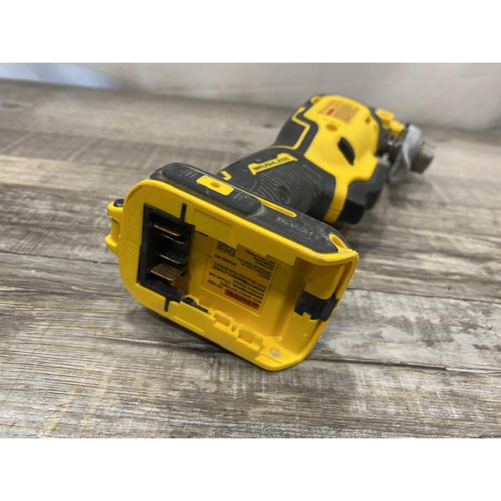 AS-IS DEWALT 20V MAX XR Cordless Brushless 3-Speed Oscillating Multi Tool Kit