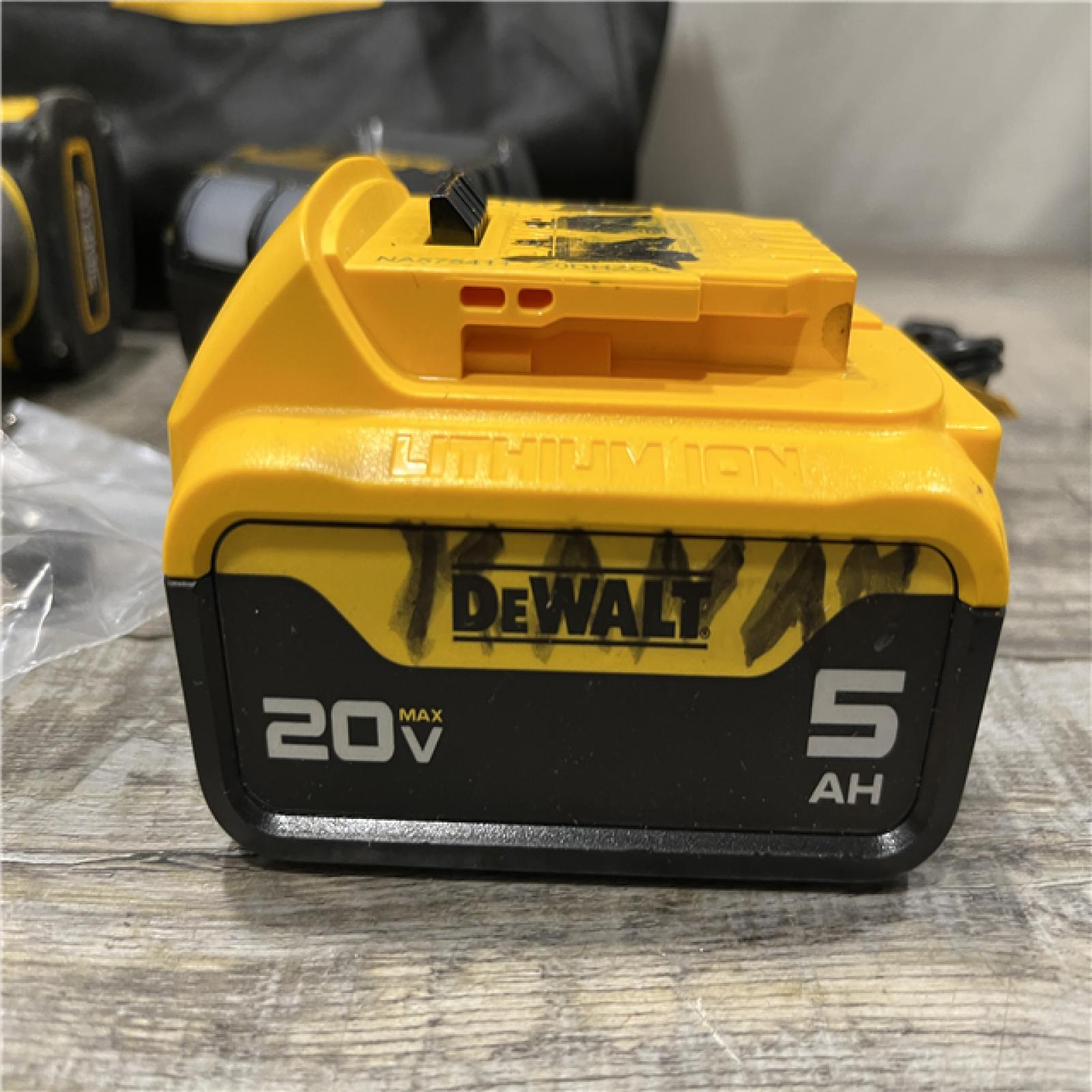 AS-IS DEWALT ATOMIC 20V MAX Lithium-Ion Cordless 1/4 in. Brushless Impact Driver Kit