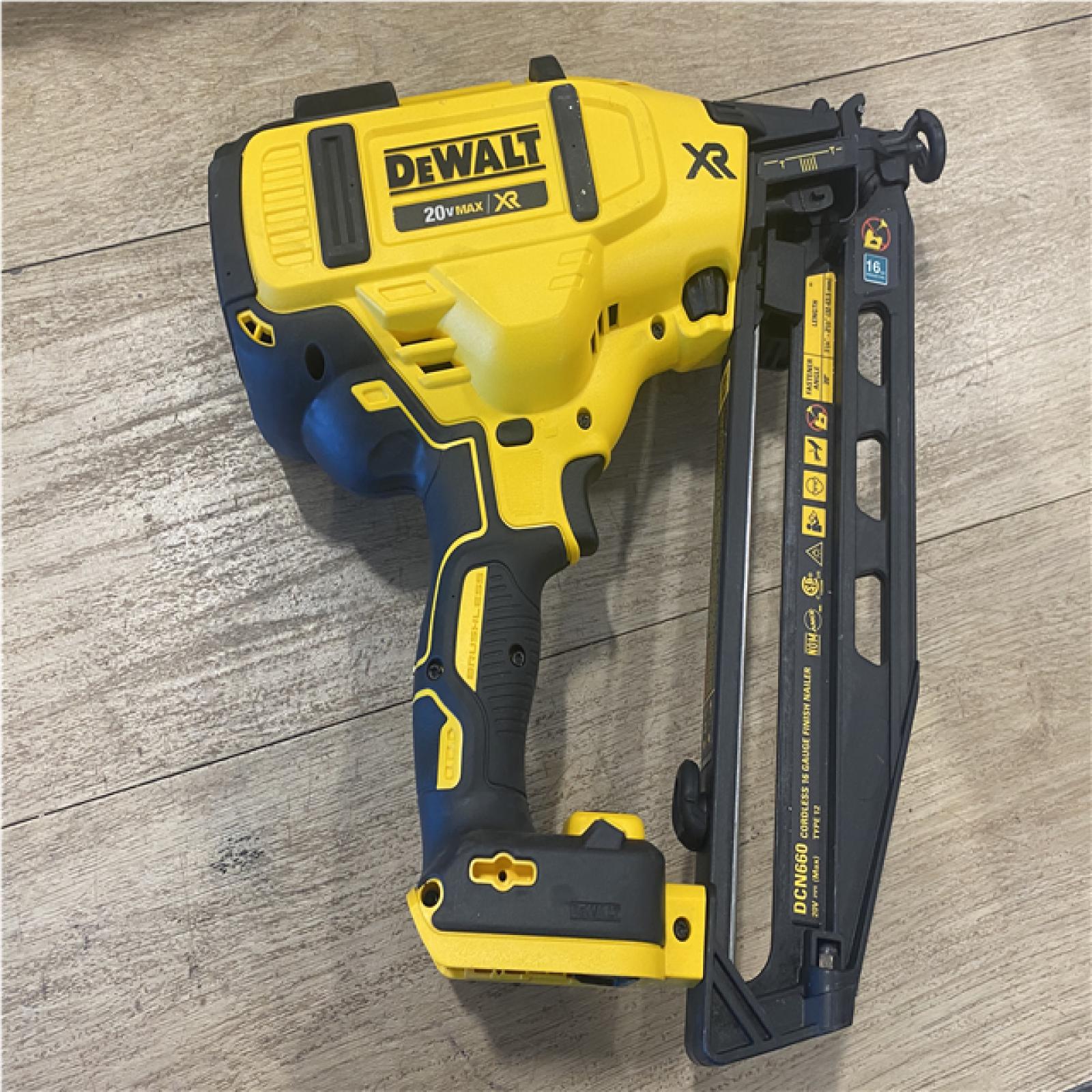 AS-IS DEWALT 20V MAX XR 16-Gauge Electric Cordless Angled Finishing Nailer Kit