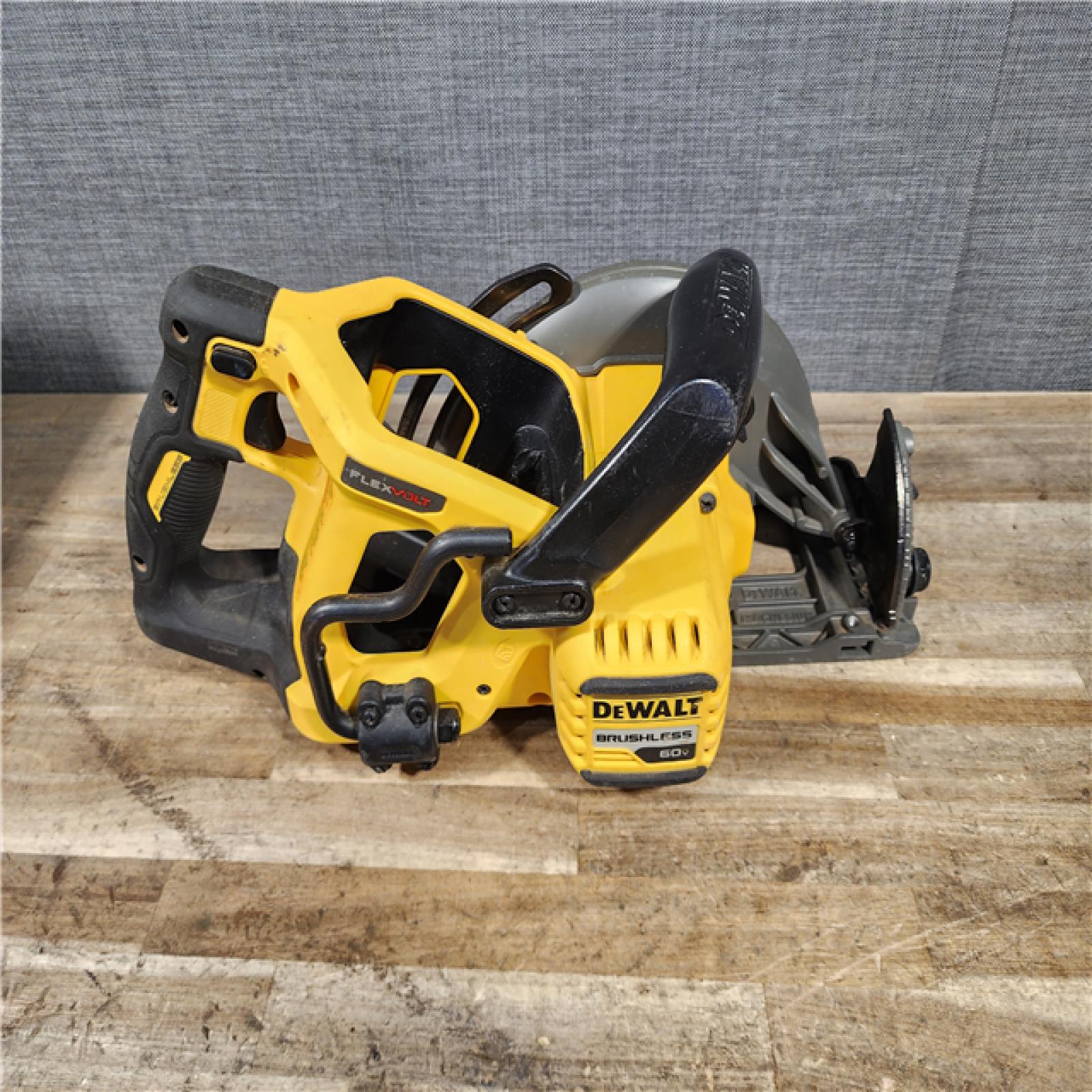 HOUSTON LOCATION - AS-IS DEWALT FLEXVOLT 60V MAX Cordless Brushless 7-1/4 in. Wormdrive Style Circular Saw (Tool Only)