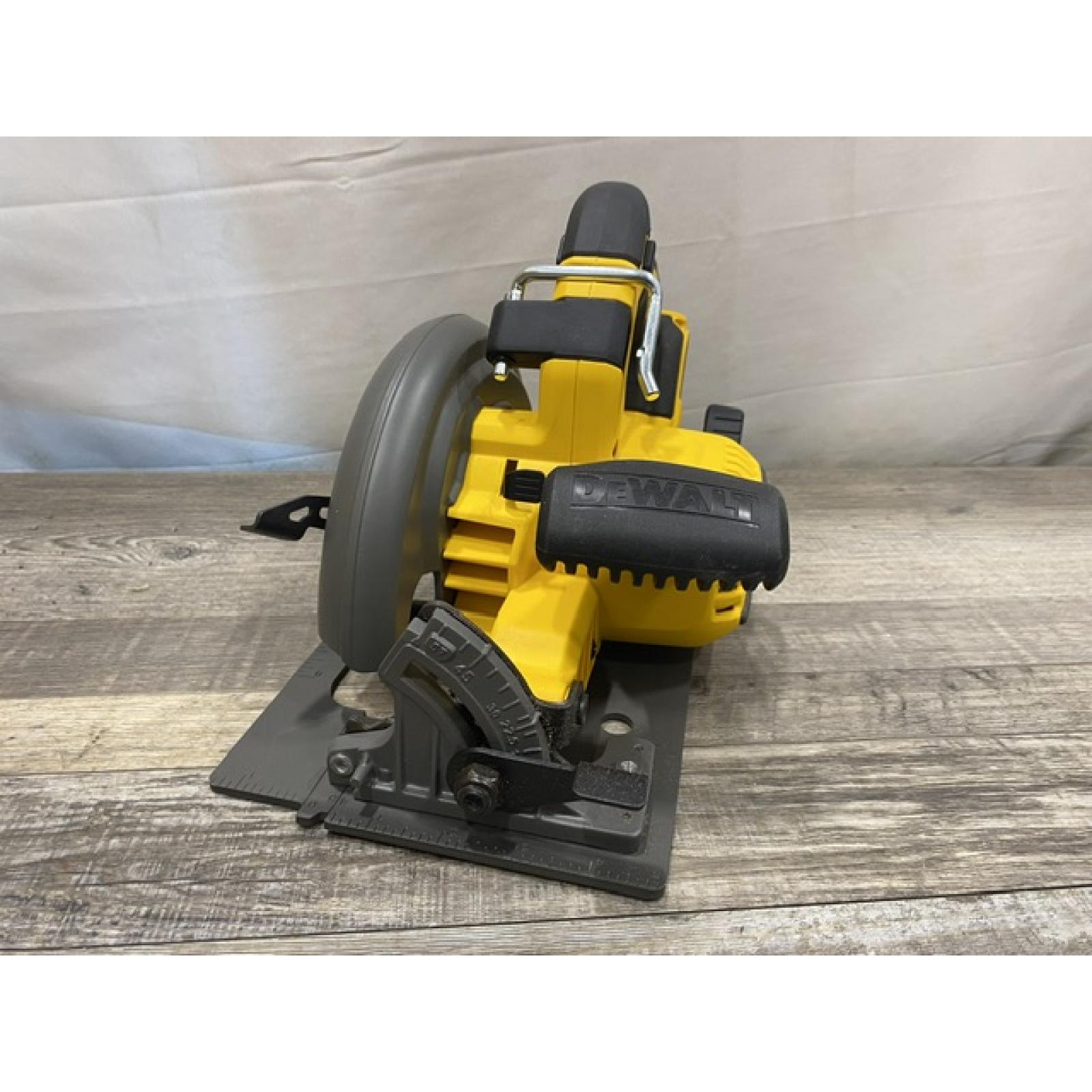 AS-IS DEWALT FLEXVOLT 60V MAX Cordless Brushless 7-1/4 in. Circular Saw with Brake (Tool Only)