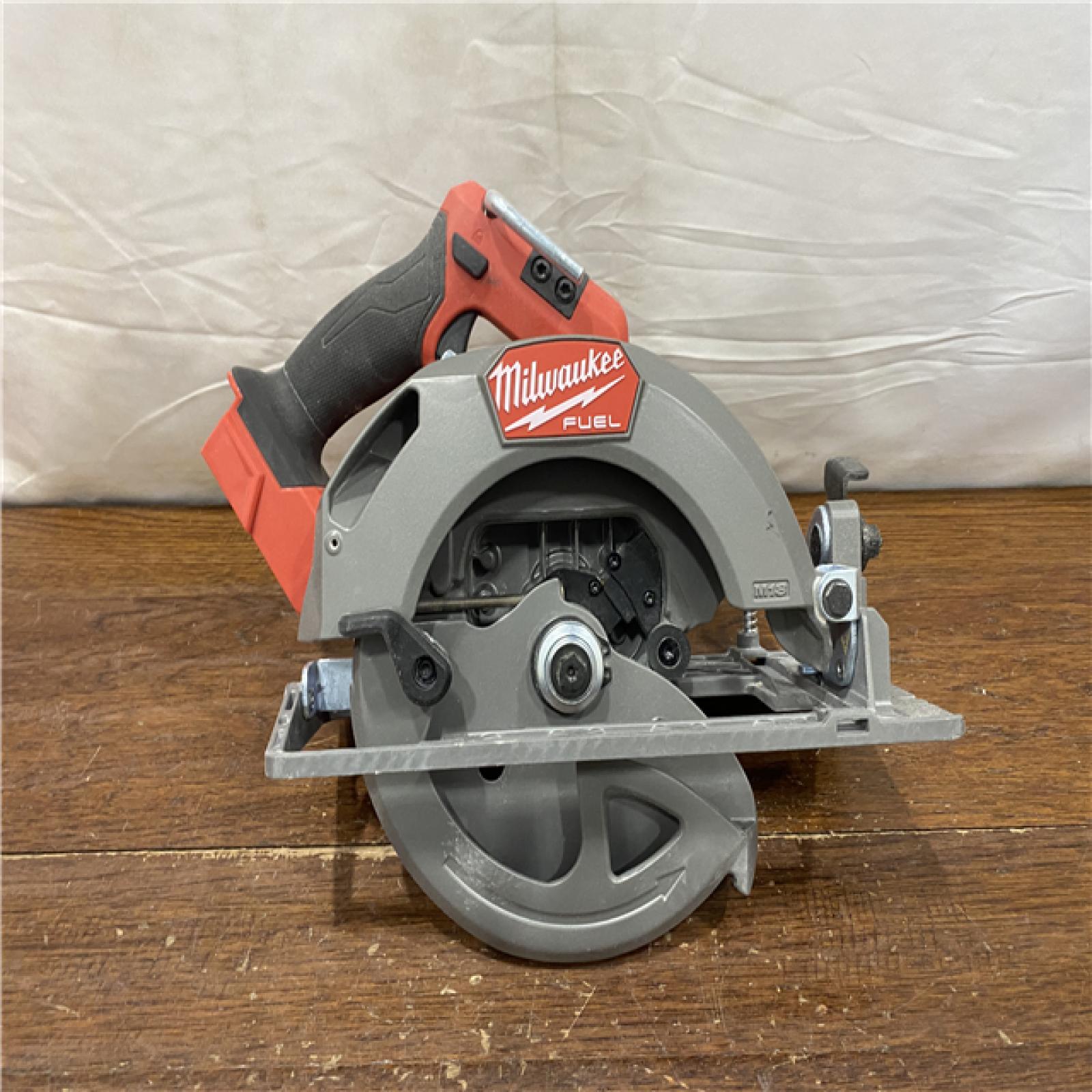 AS-IS Milwaukee Tools M18 FUEL 7-1/4 Circular Saw (Tool Only) 2834-20