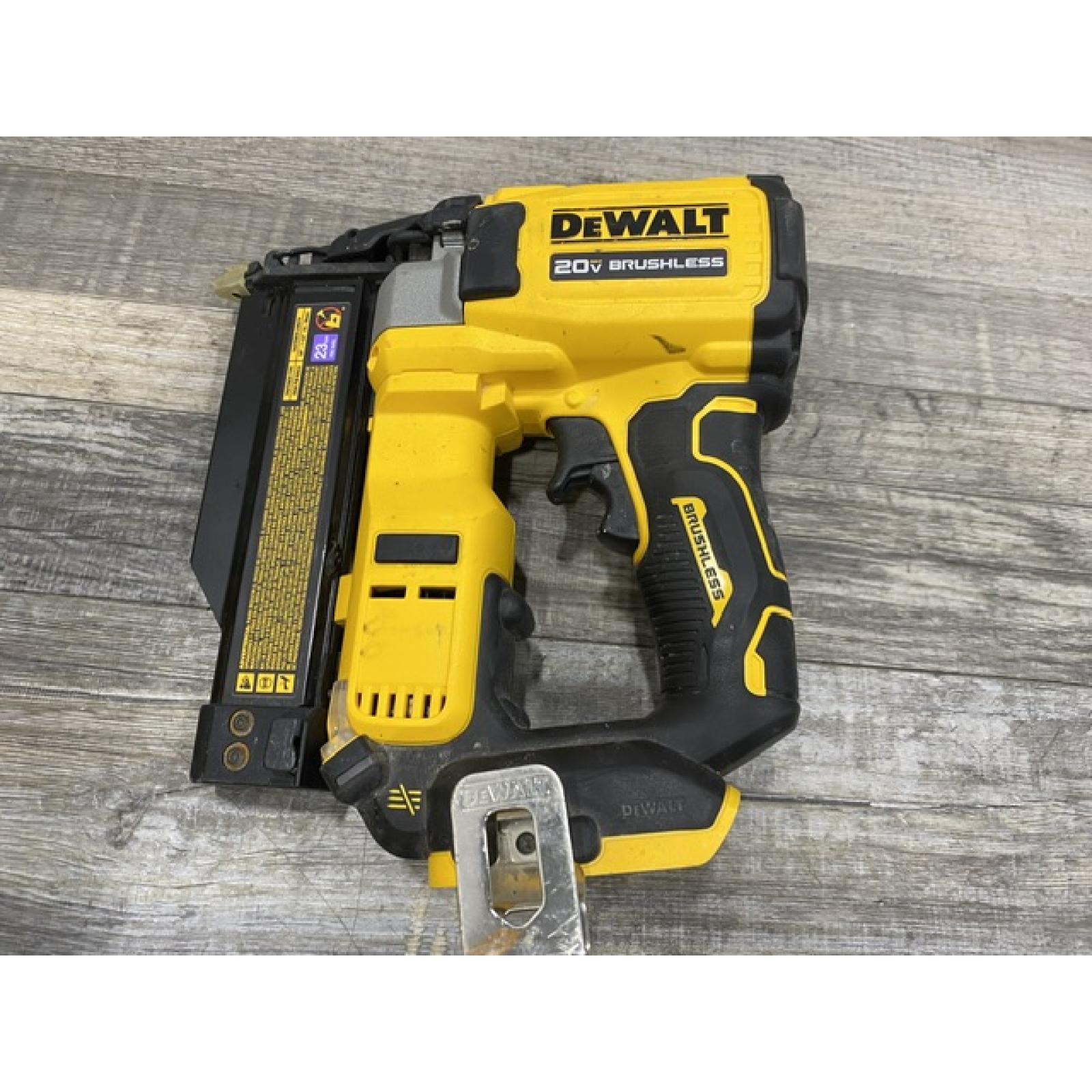 AS-IS DEWALT ATOMIC 20V MAX Lithium Ion Cordless 23 Gauge Pin Nailer Kit