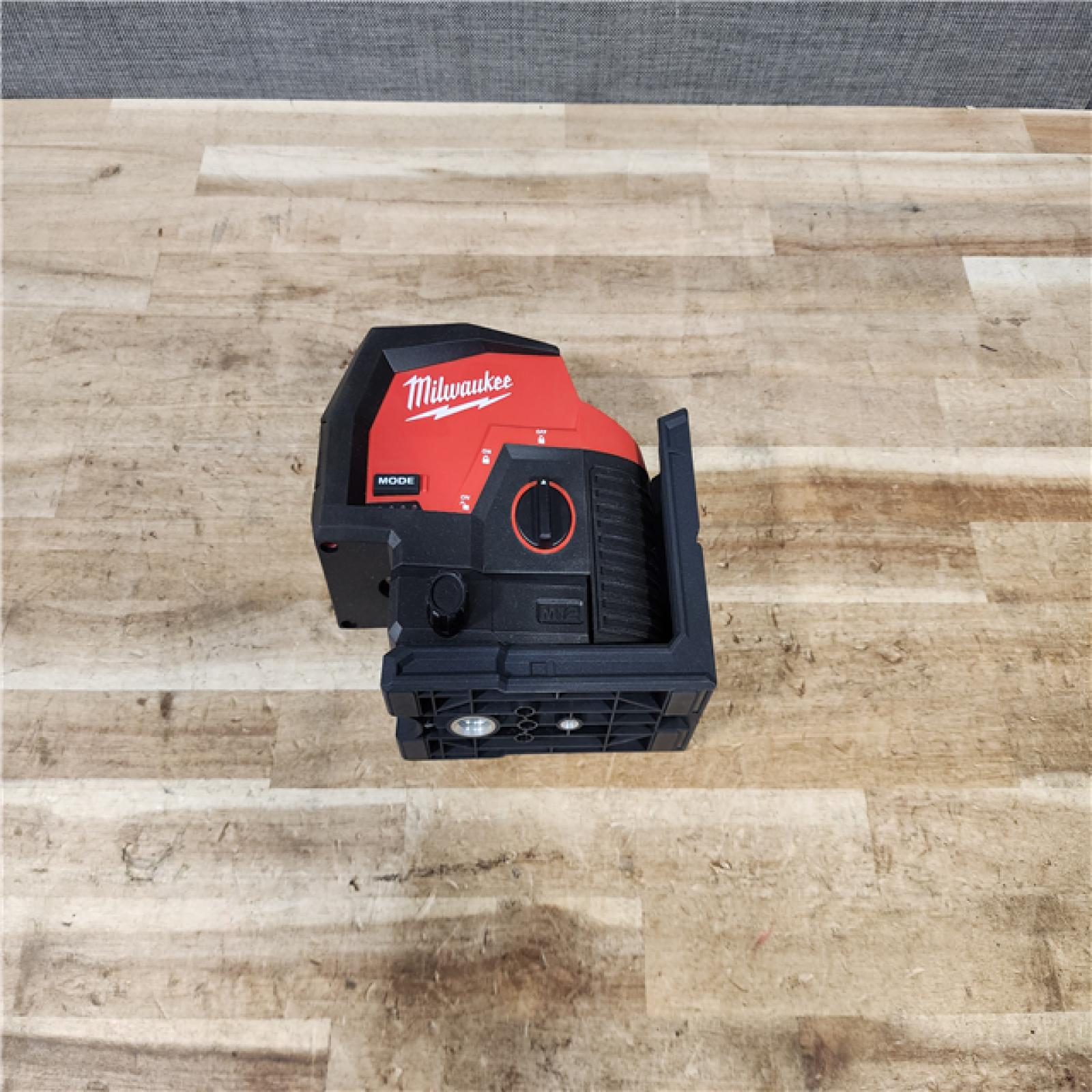 HOUSTON LOCATION - AS - IS Milwaukee 12-Volt Lithium-Ion Cordless Green 125 ft. Cross Line and Plumb Points Laser Level (Tool-Only)