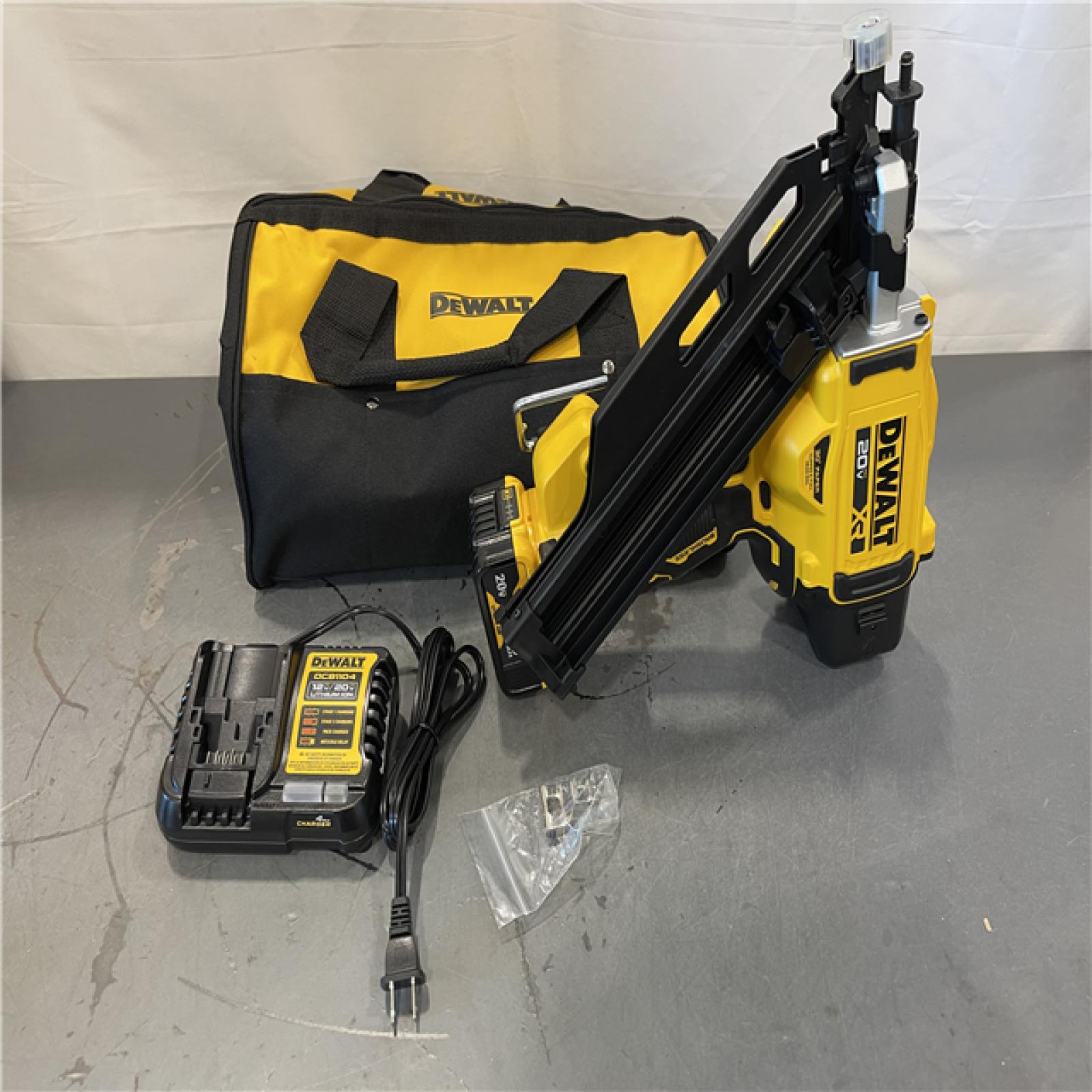AS-IS - DeWalt 20-Volt 30° Cordless Framing Nailer Kit