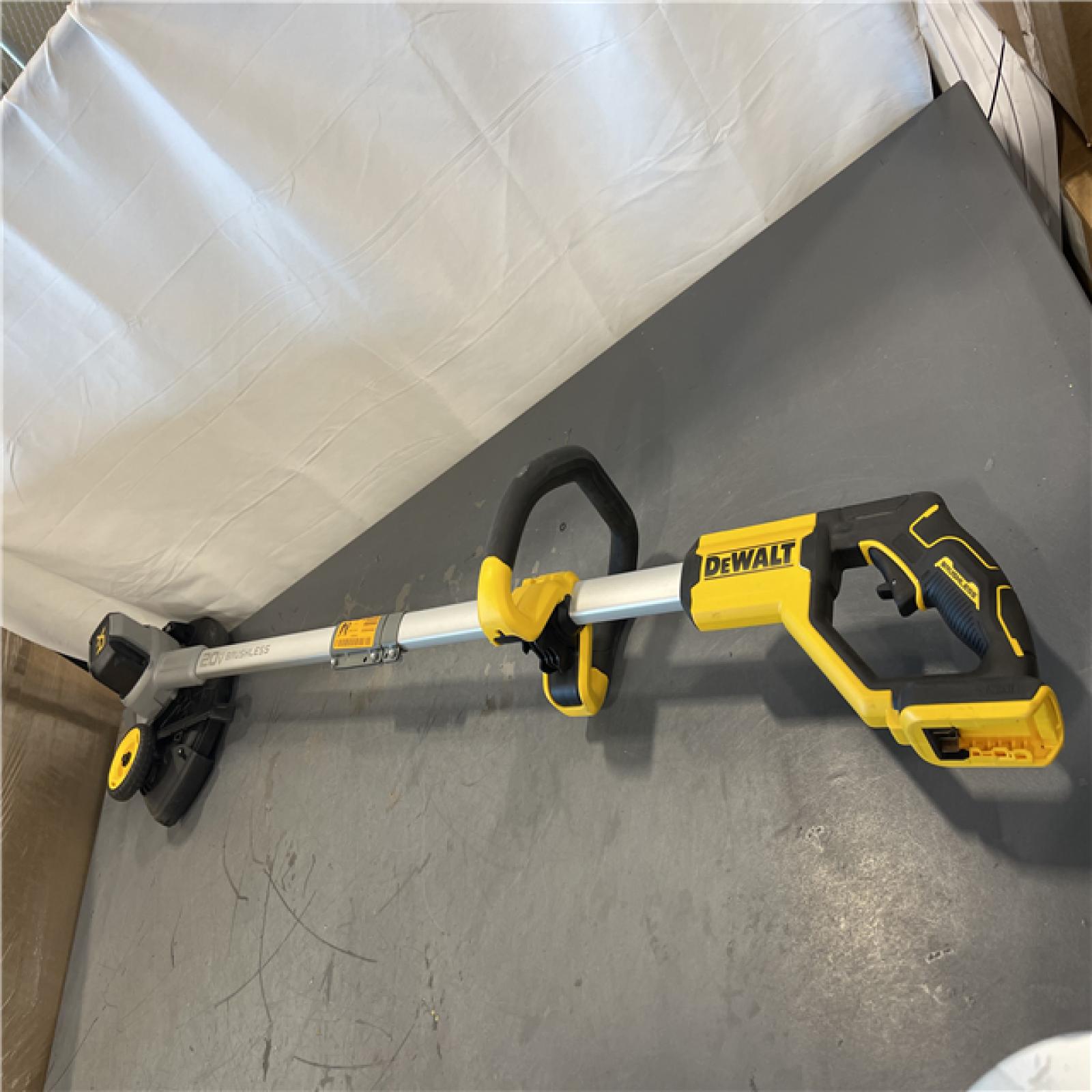 AS-IS - DeWALT 20V MAX 7.5 in. Cordless Battery Powered Lawn Edger (Tool Only)