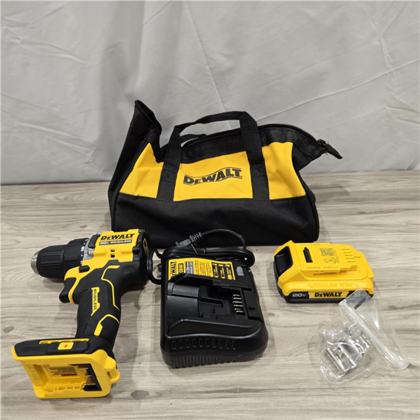 AS-IS DEWALT ATOMIC COMPACT SERIES 20V MAX* Cordless 1/2 Drill/Driver Kit