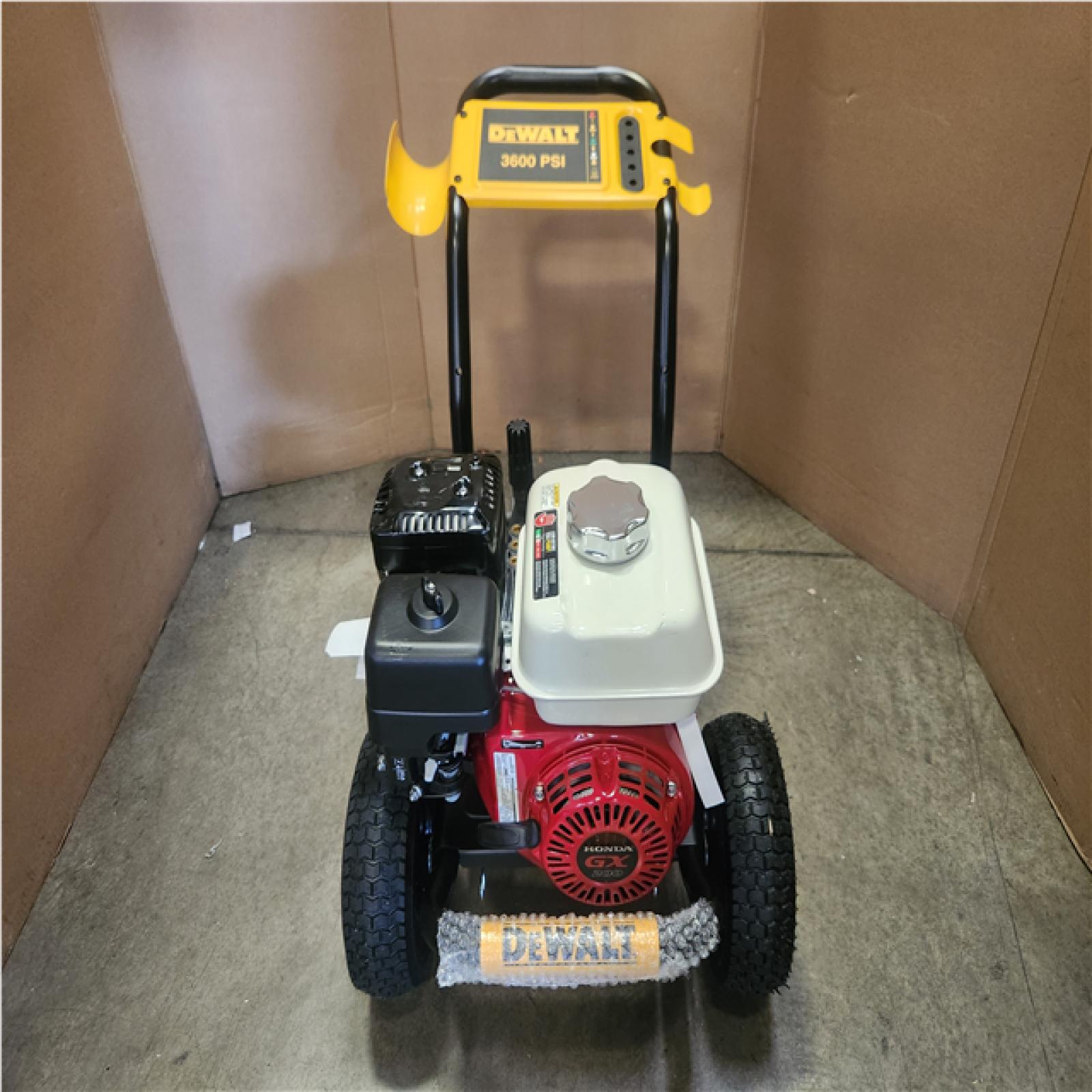 Phoenix LIKE NEW DEWALT 3600 PSI 2.5 GPM Cold Water Gas Professional Pressure Washer with HONDA GX200 Engine