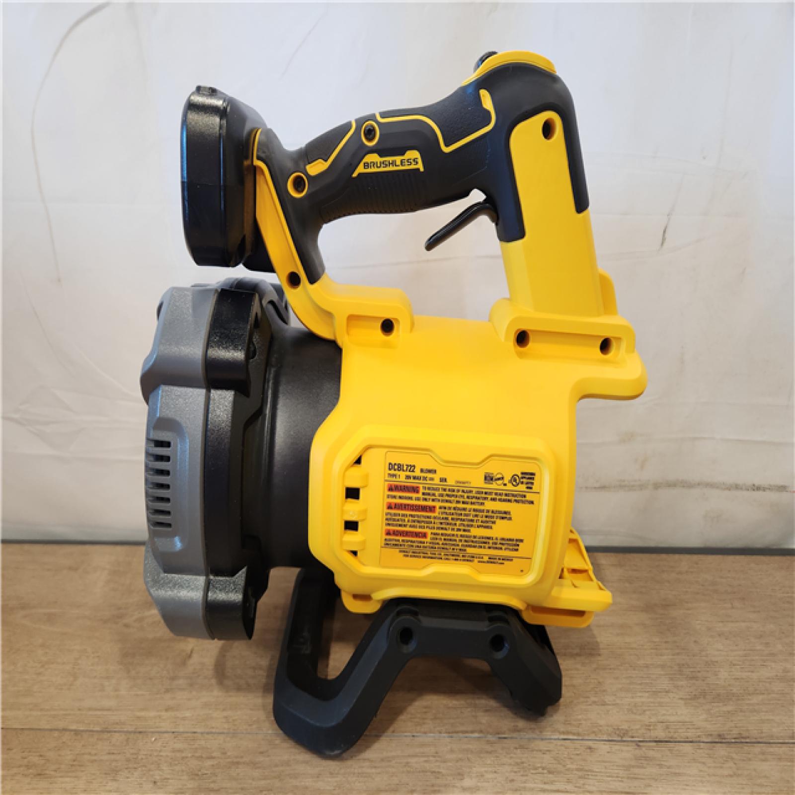 AS-IS- DEWALT 20V MAX* XR Brushless Cordless Handheld Blower Kit