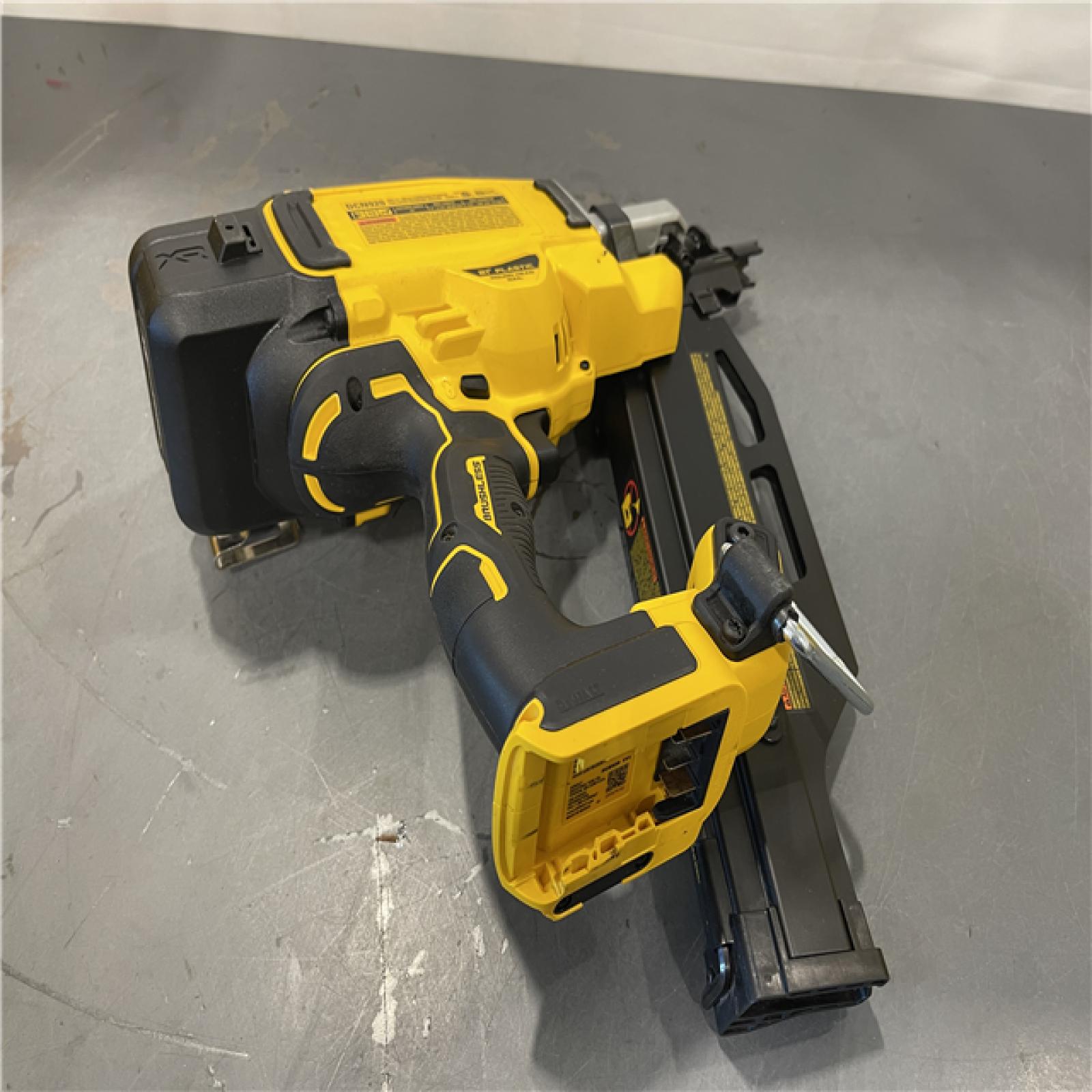 AS-IS - DEWALT 20-Volt 21° Cordless Framing Nailer