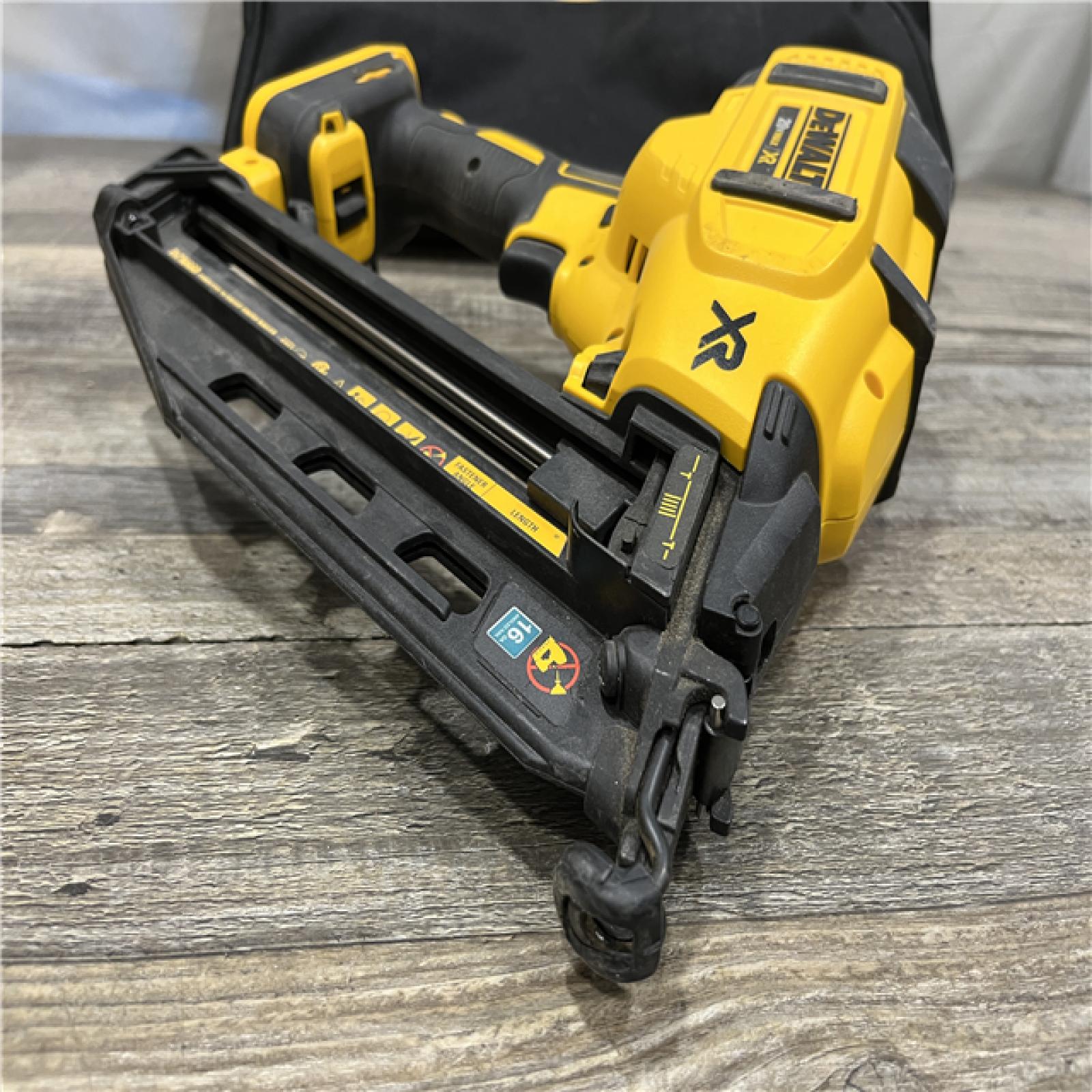 AS-IS DEWALT 20V MAX XR 16-Gauge Electric Cordless Angled Finishing Nailer Kit