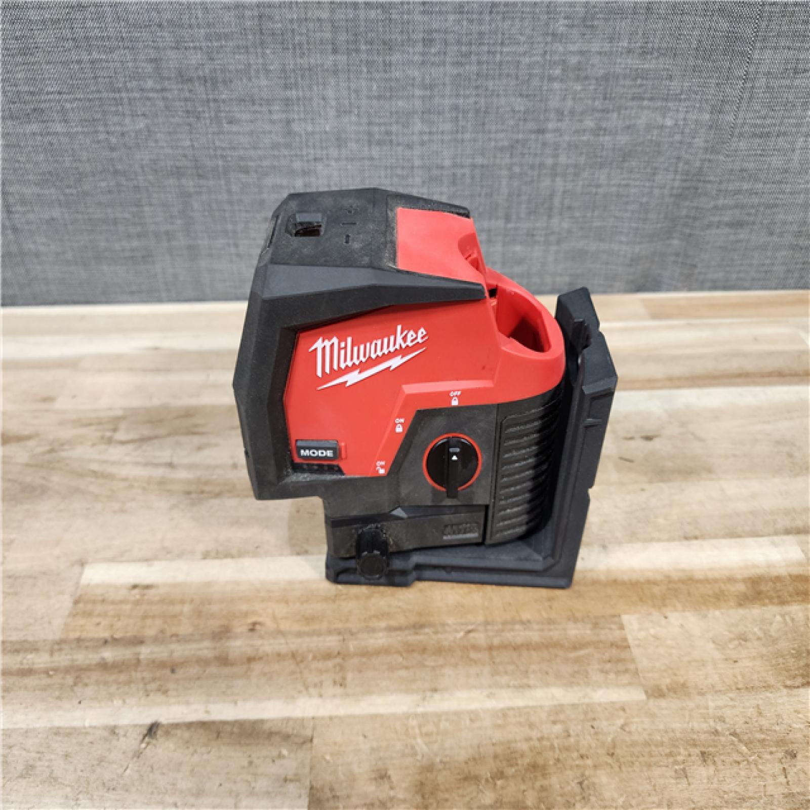 HOUSTON LOCATION - AS-IS (APPEARS LIKE NEW) Milwaukee 12-Volt Lithium-Ion Cordless Green 125 ft. Cross Line and Plumb Points Laser Level (Tool-Only)