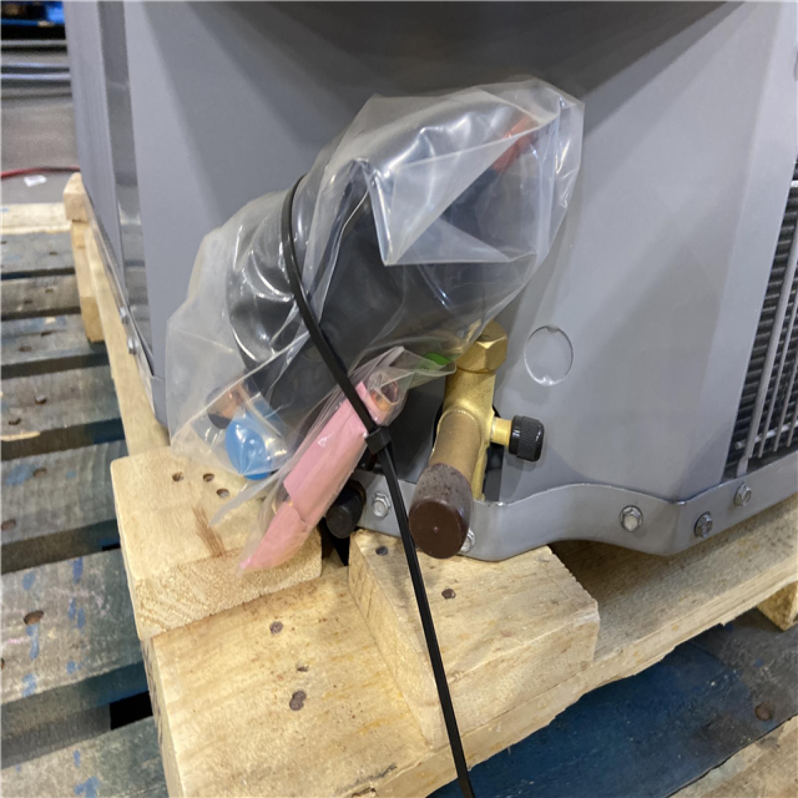 DALLAS LOCATION - Smartcomfort® by Carrier 2.5 Ton 14.3 Seer2 Heat Pump