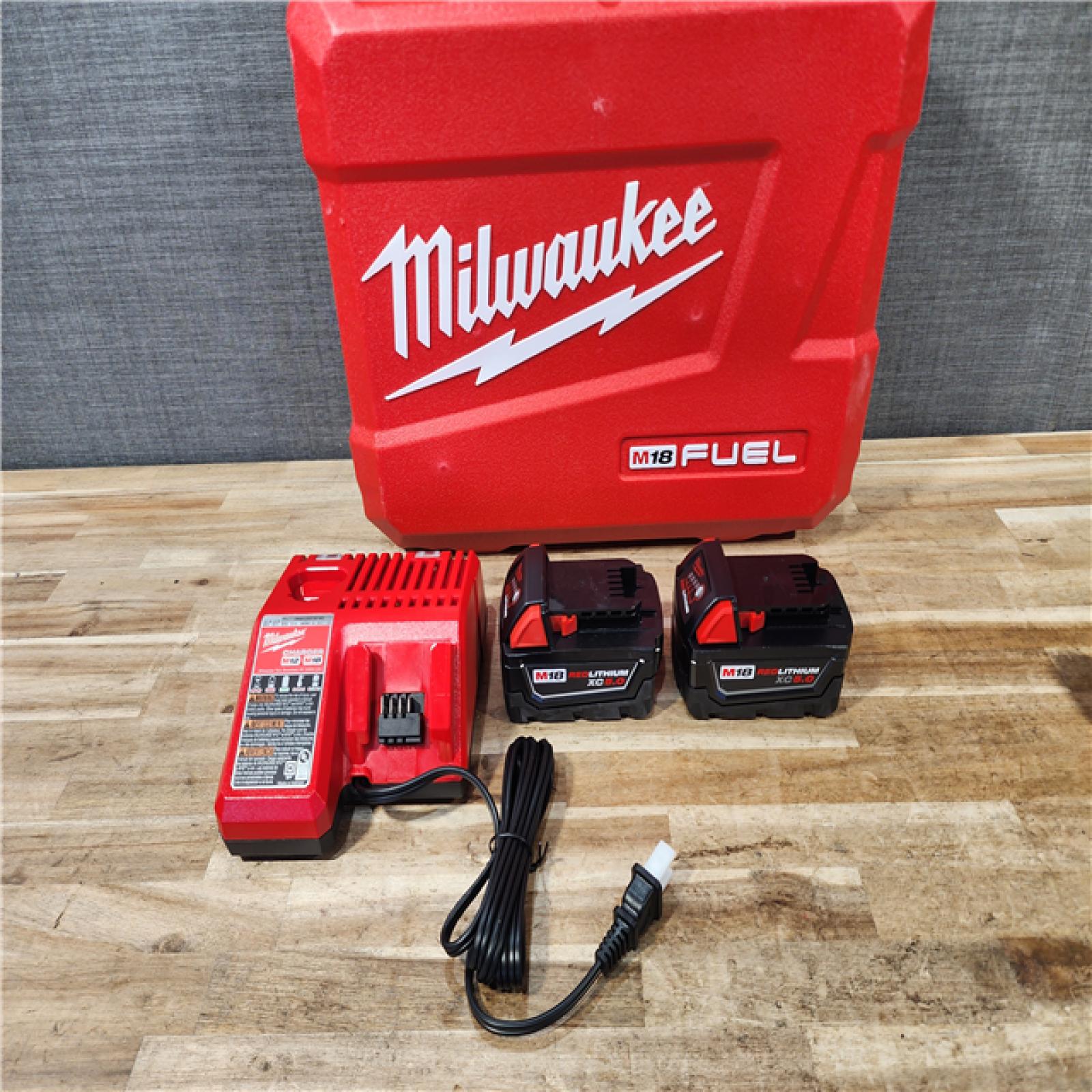 HOUSTON LOCATION - AS-IS (APPEARS LIKE NEW) Milwaukee FUEL 18V Lithium-Ion Brushless Cordless 1/2 in. Hammer Drill Driver Kit