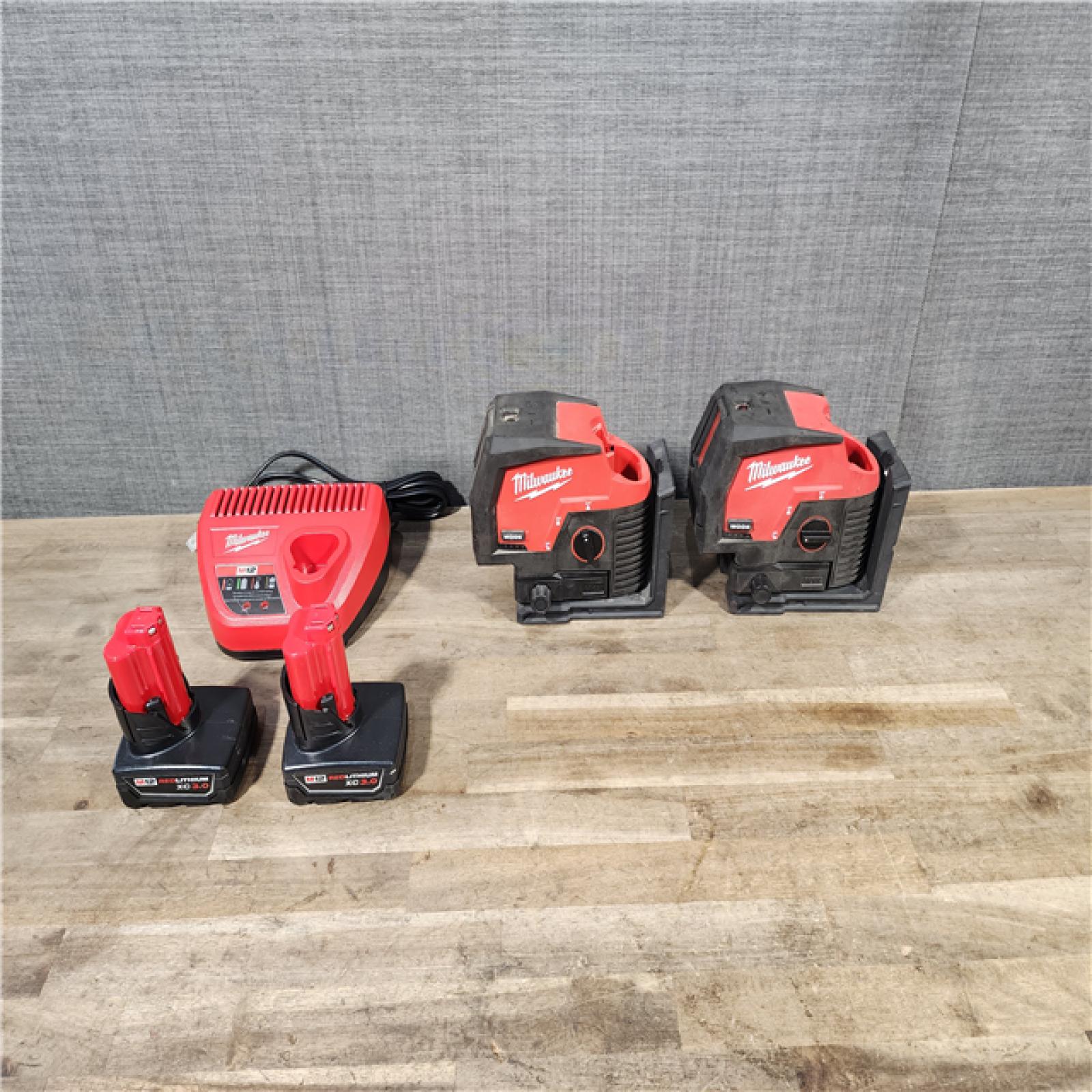 HOUSTON LOCATION - AS-IS MILWAUKEE 2 TOOL COMBO KIT W/ (2) BATTERY & CHARGER