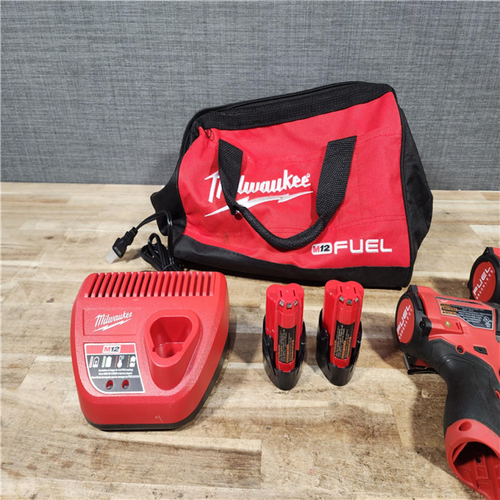 HOUSTON LOCATION - AS - IS Milwaukee 2 Tool Combo Kit W/ (2) Battery & Charger