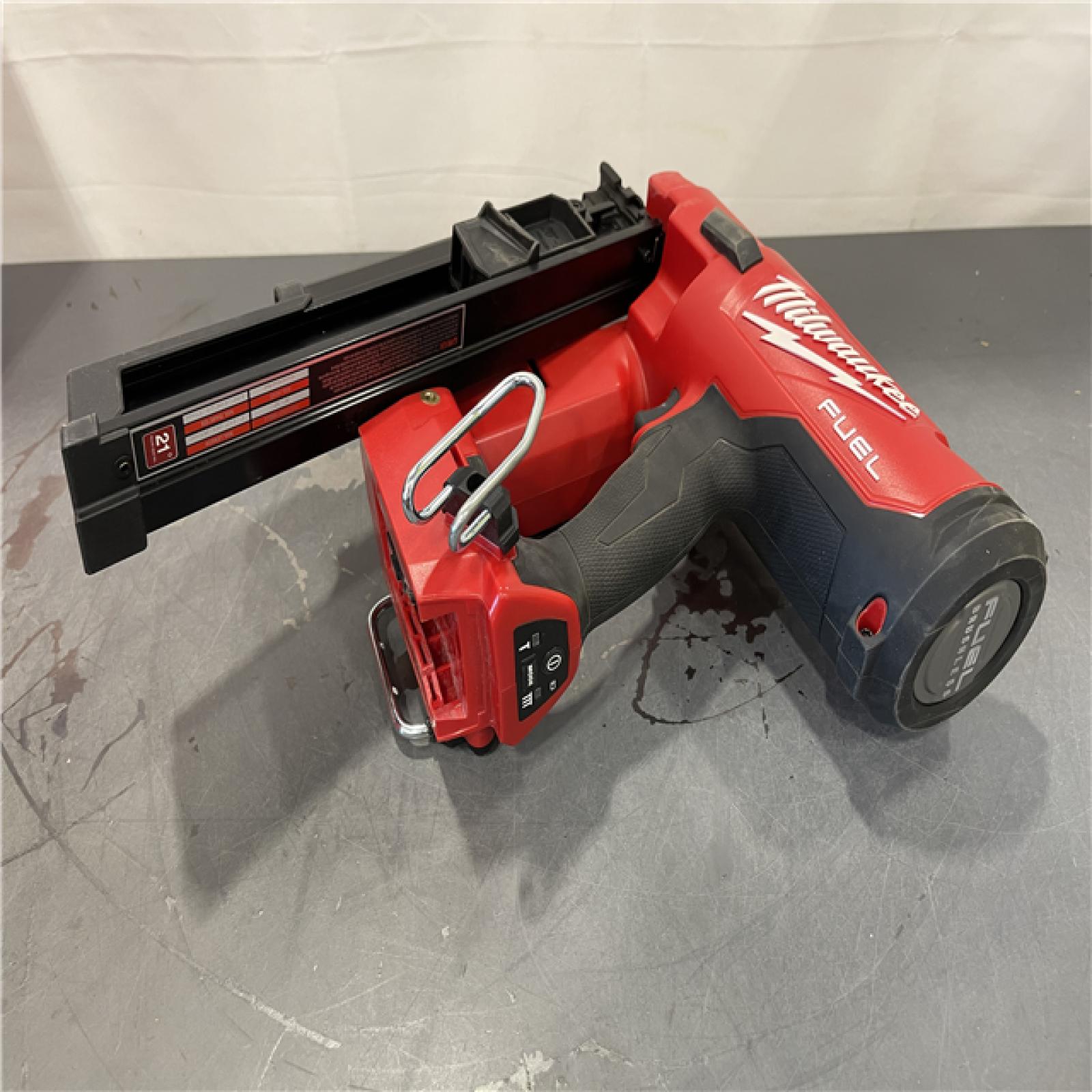 AS-IS - Milwaukee M18 FUEL 3-1/2 in. 18V 21-Degree Lithium-Ion Brushless Cordless Framing Nailer
