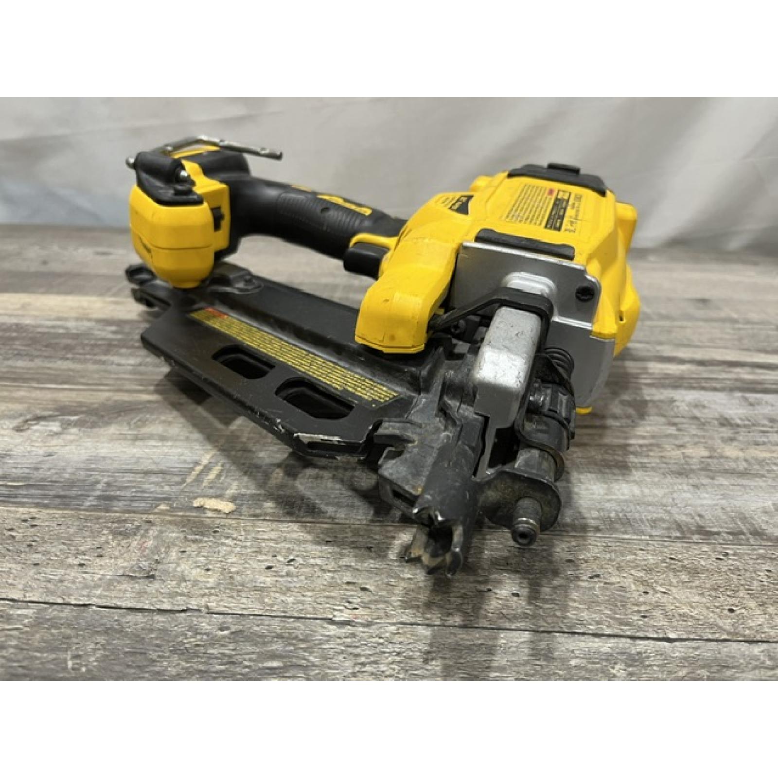 AS-IS DEWALT 20V 30 Degree Cordless Framing Nailer (Tool-Only)