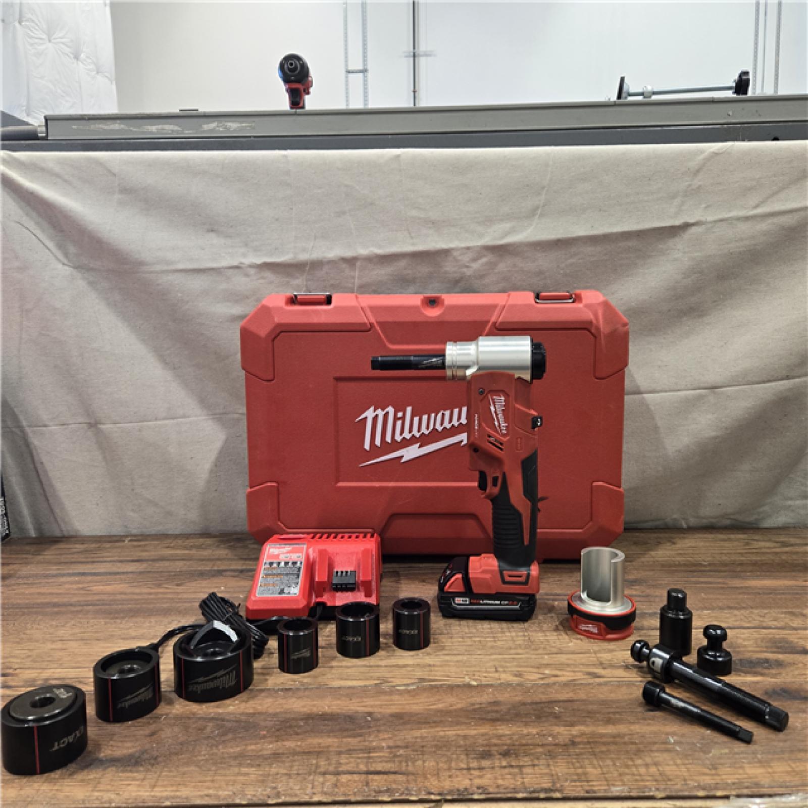 AS-IS Milwaukee-2677-21 M18 Force Logic 6T Knockout Tool Kit