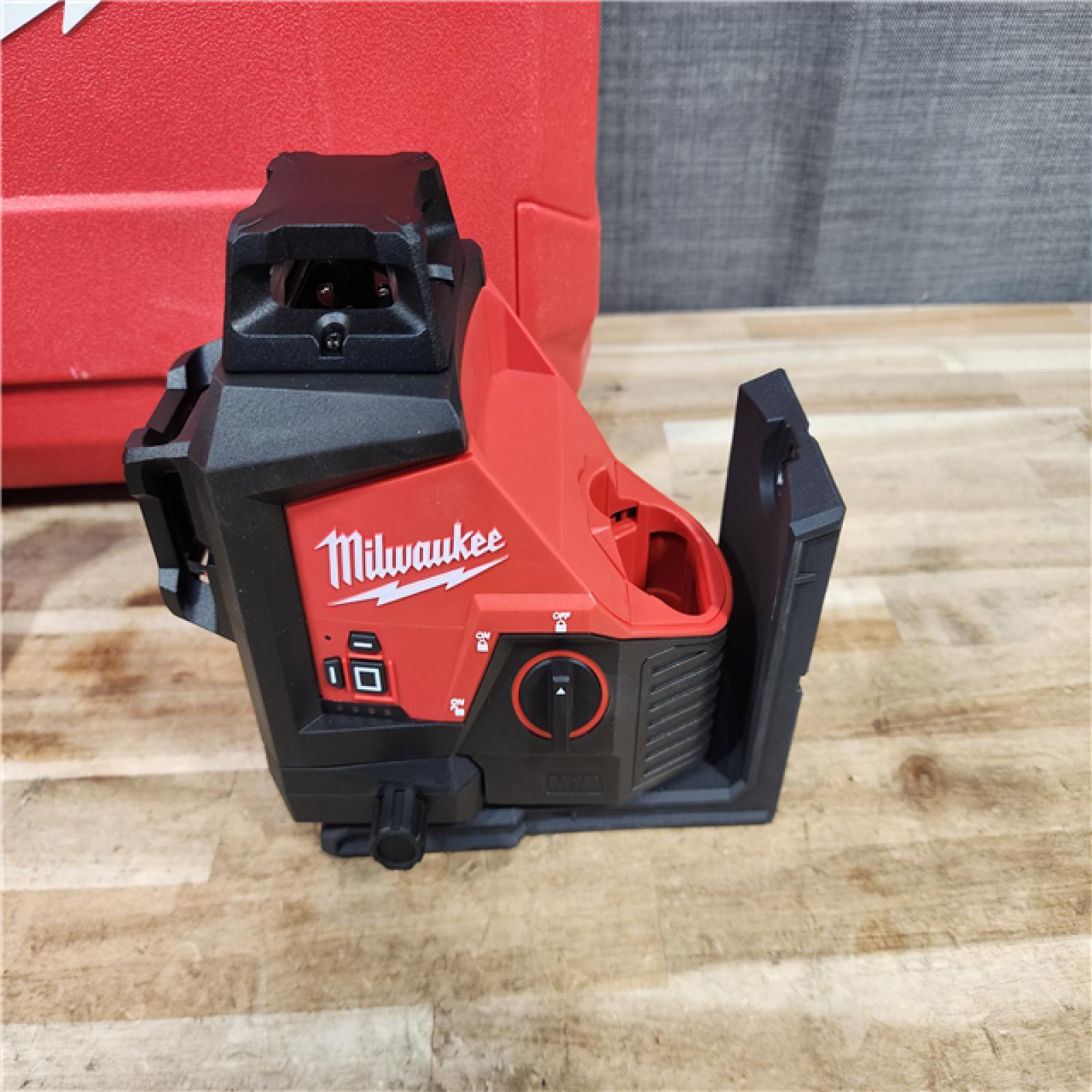 HOUSTON LOCATION - AS-IS (APPEARS LIKE NEW) Milwaukee 12-Volt Lithium-Ion Cordless Green 250 ft. 3-Plane Laser Level Kit