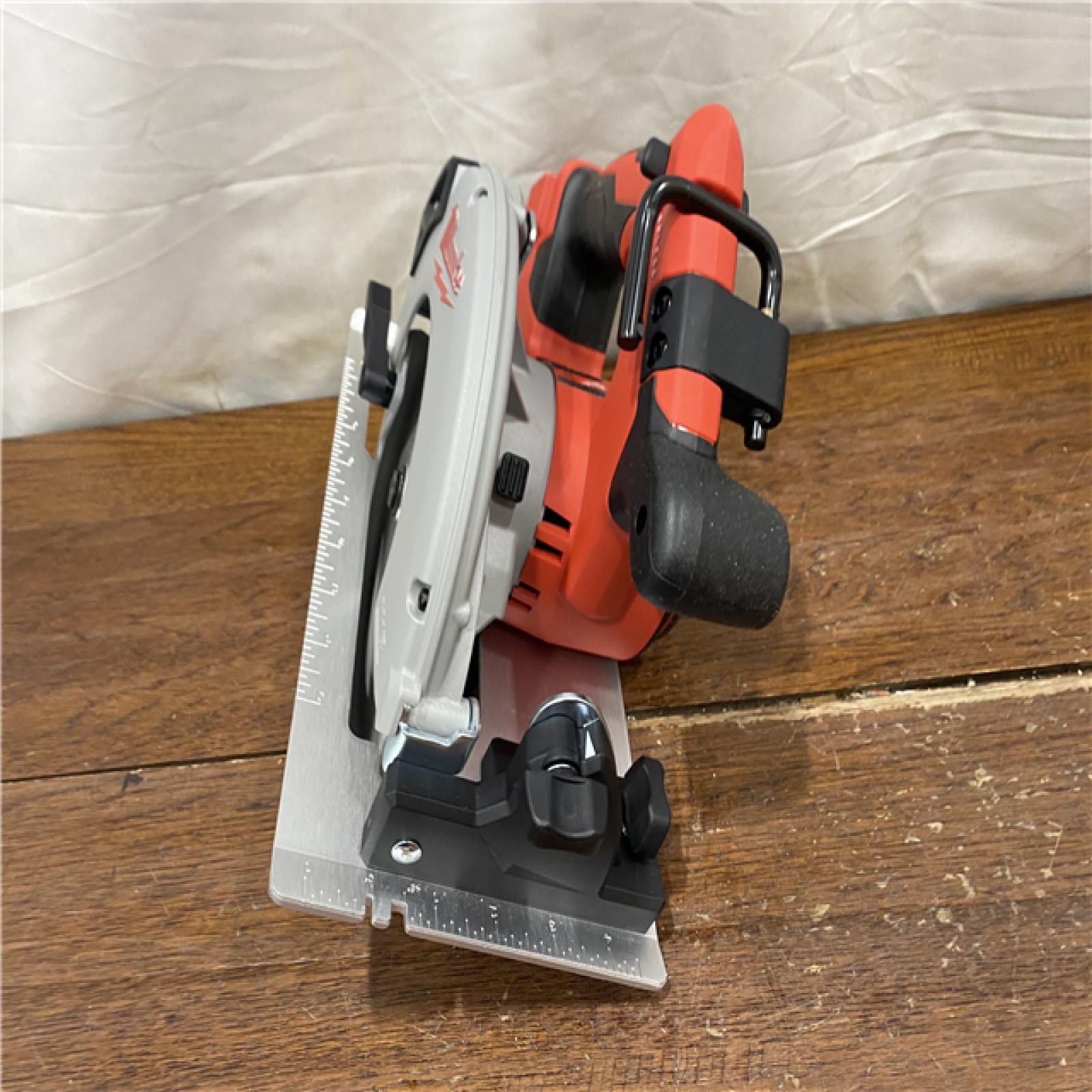 AS-IS Milwaukee M18 7-1/4  18V Brushless Circular Saw 2631-20 (Bare Tool)