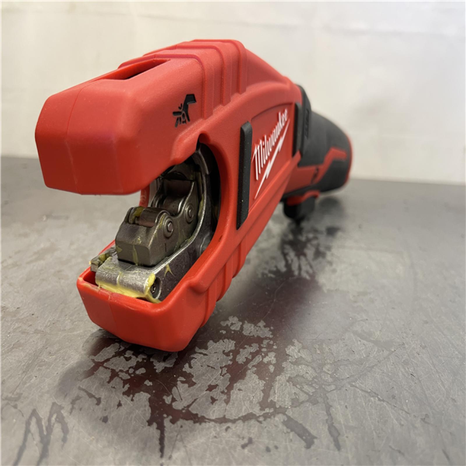 AS-IS - Milwaukee M12 12V Lithium-Ion Cordless Copper Tubing Cutter