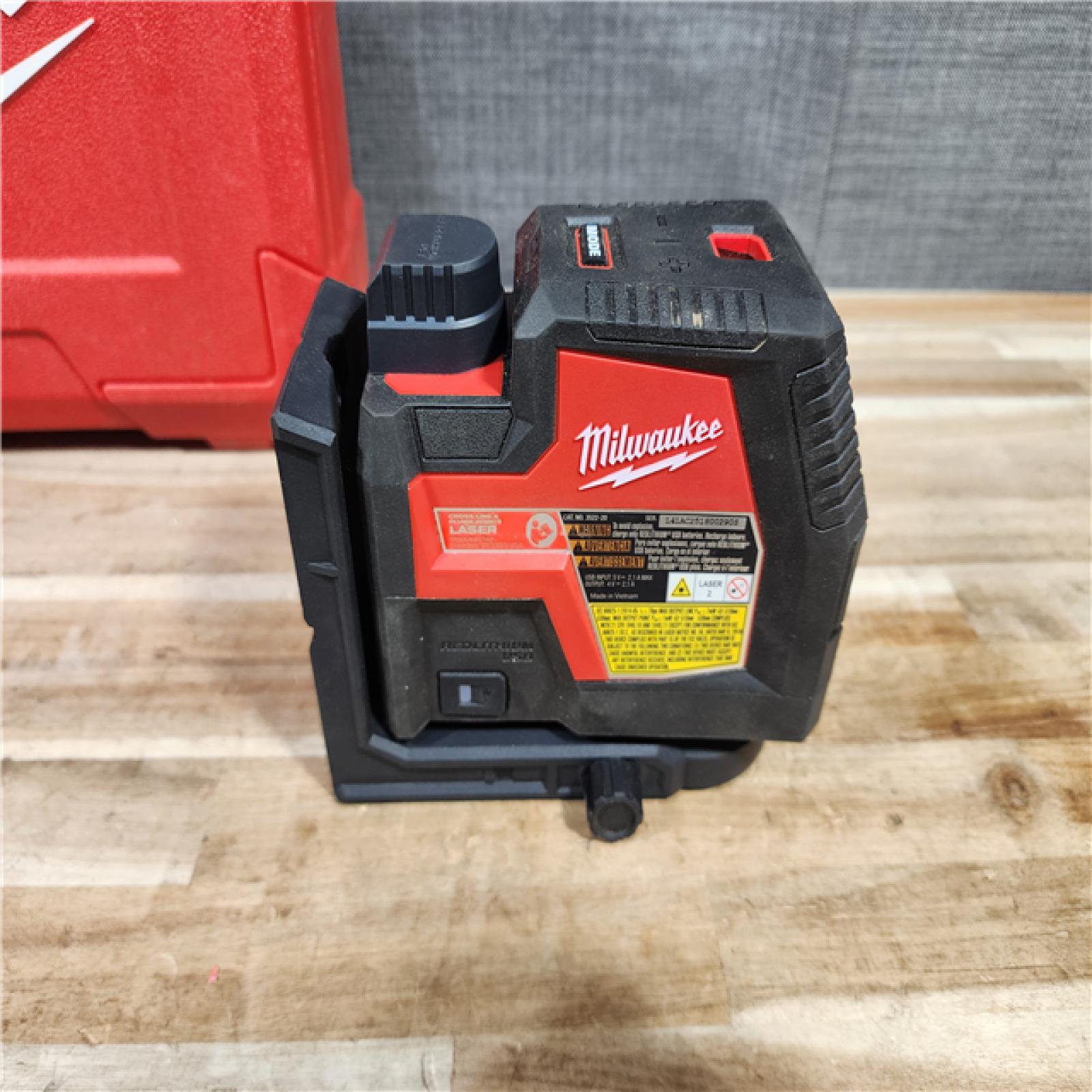 HOUSTON LOCATION - AS-IS (APPEARS LIKE NEW) Milwaukee Green 100 ft. Cross Line and Plumb Points Rechargeable Laser Level with REDLITHIUM Lithium-Ion USB Battery and Charger