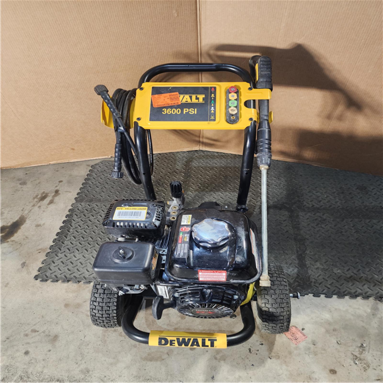 HOUSTON LOCATION - AS-IS DEWALT 3600 PSI 2.5 GPM Gas Cold Water Professional Pressure Washer with HONDA GX200 Engine