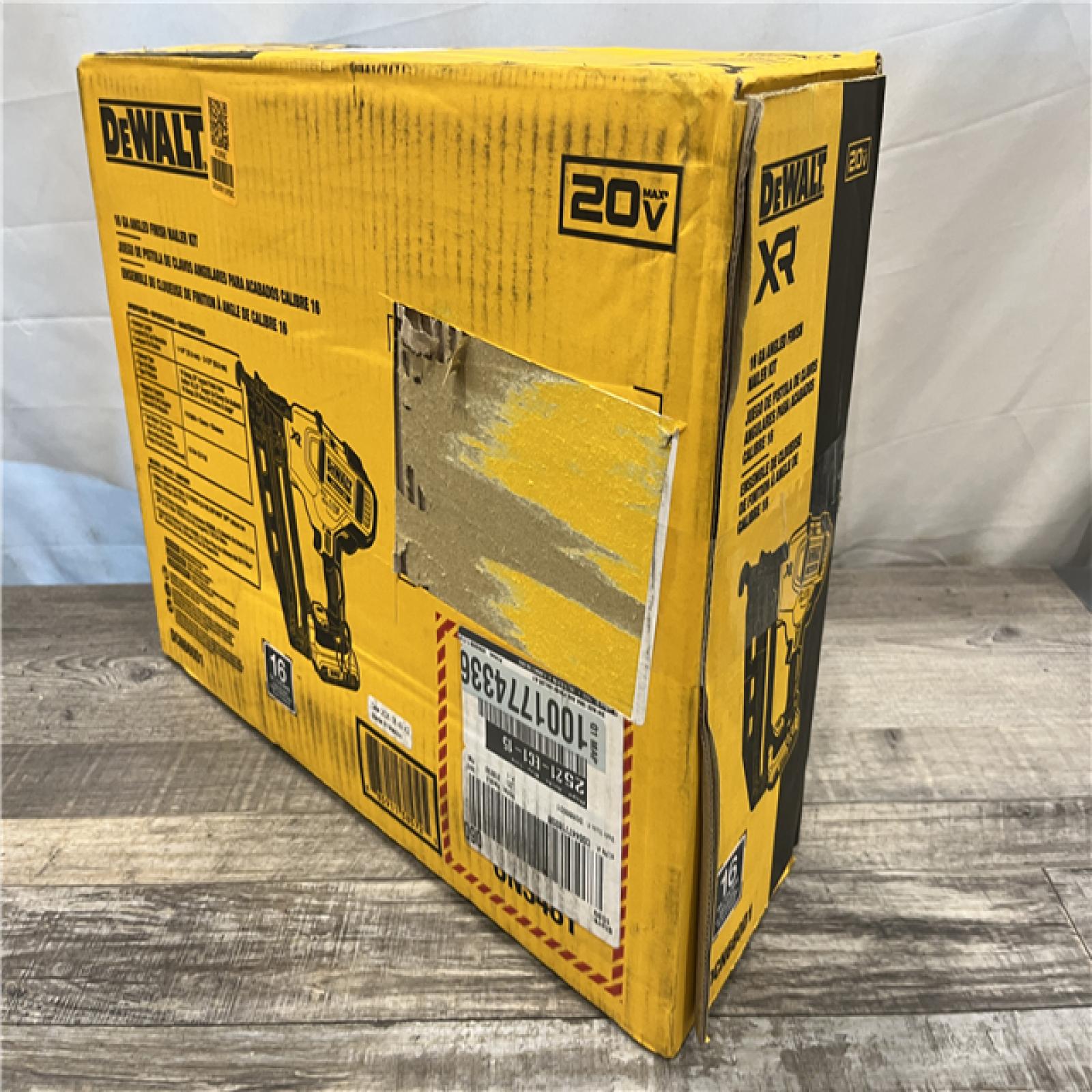 NEW - DEWALT 20V MAX XR 16-Gauge Electric Cordless Angled Finishing Nailer Kit