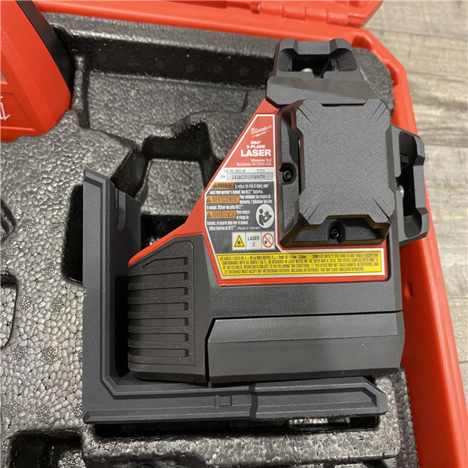 AS-IS Milwaukee 12-Volt Lithium-Ion Cordless Green 250 ft. 3-Plane Laser Level Kit