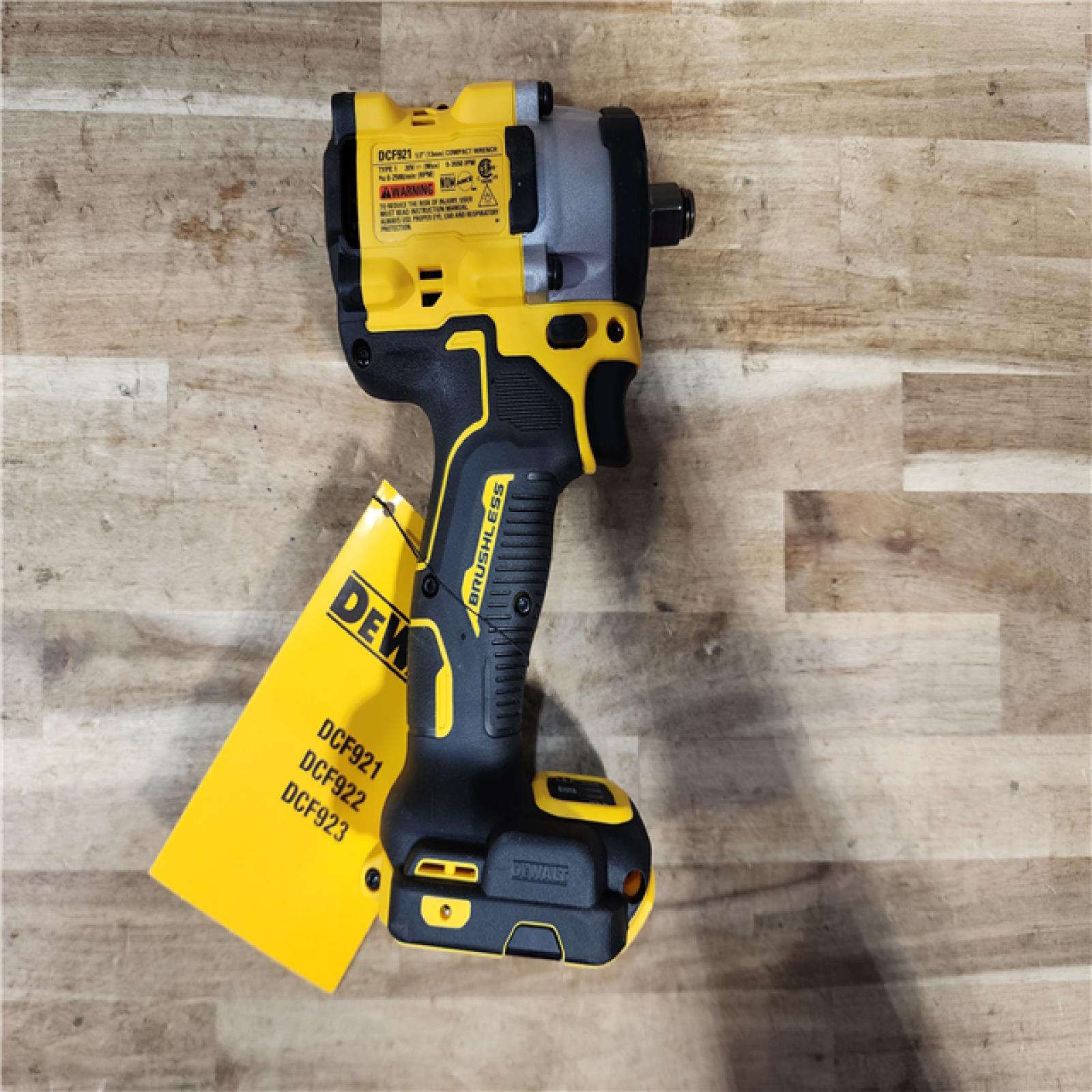 HOUSTON LOCATION - AS-IS (APPEARS LIKE NEW) DEWALT ATOMIC 20V MAX Lithium-Ion Brushless Cordless 1/2 in. Variable Speed Impact Wrench Kit
