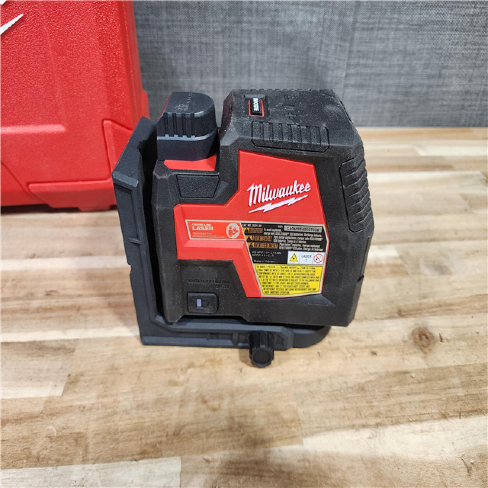 HOUSTON LOCATION - AS-IS Milwaukee 100 ft. REDLITHIUM Lithium-Ion USB Green Rechargeable Cross Line Laser Level with Charger