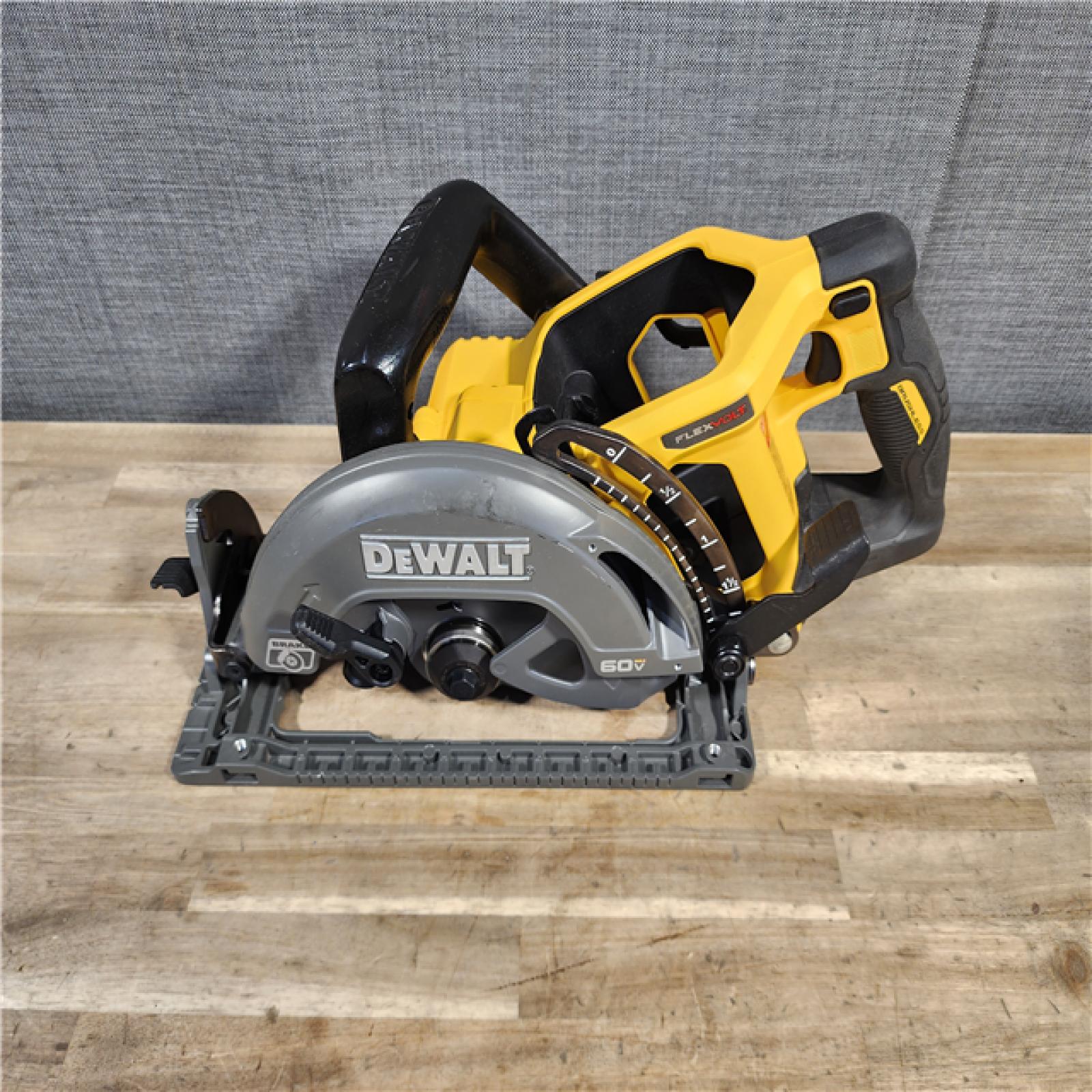 HOUSTON LOCATION - AS-IS DEWALT FLEXVOLT 60V MAX Cordless Brushless 7-1/4 in. Wormdrive Style Circular Saw (Tool Only)