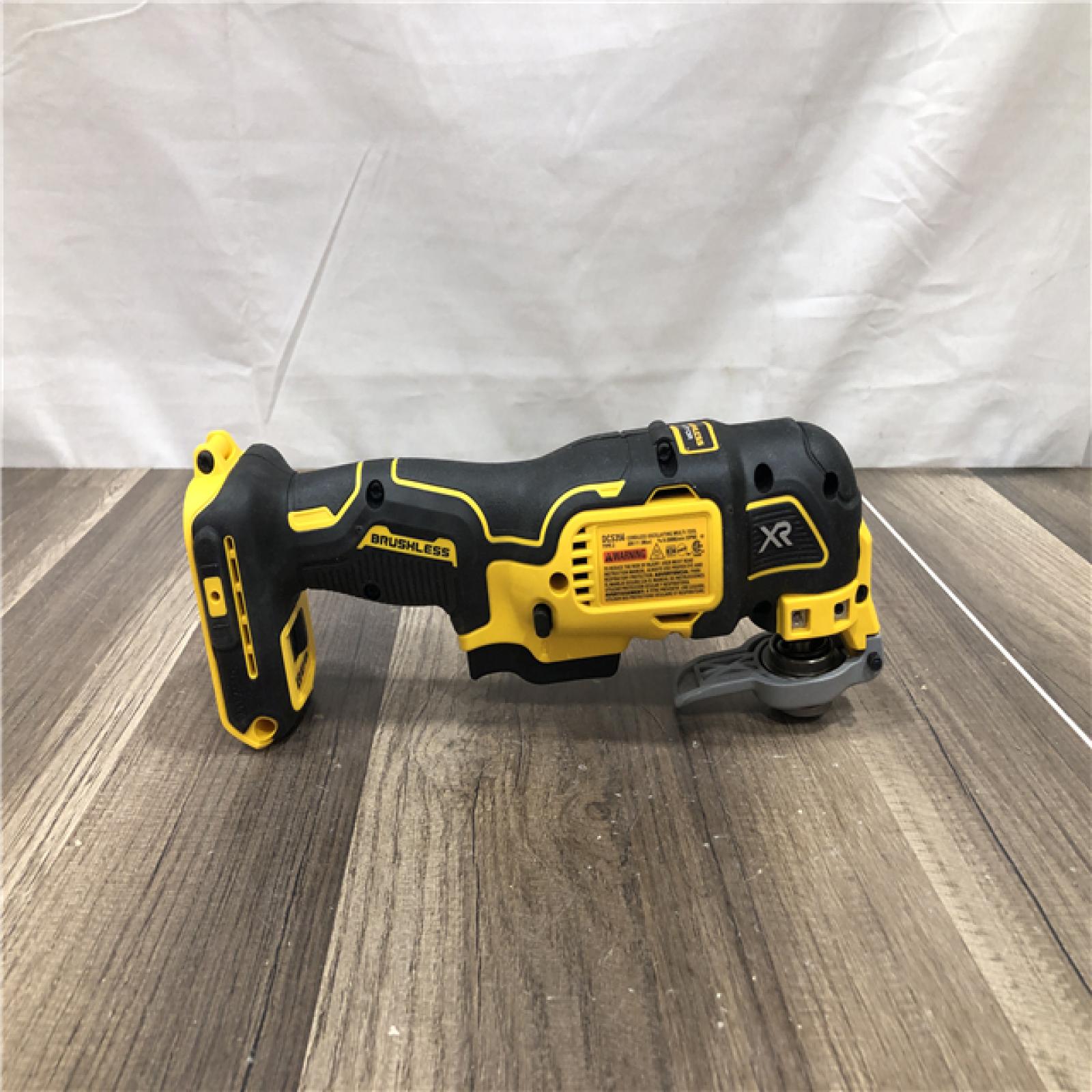 AS-IS DEWALT 20V MAX XR Cordless Brushless 3-Speed Oscillating Multi Tool Kit