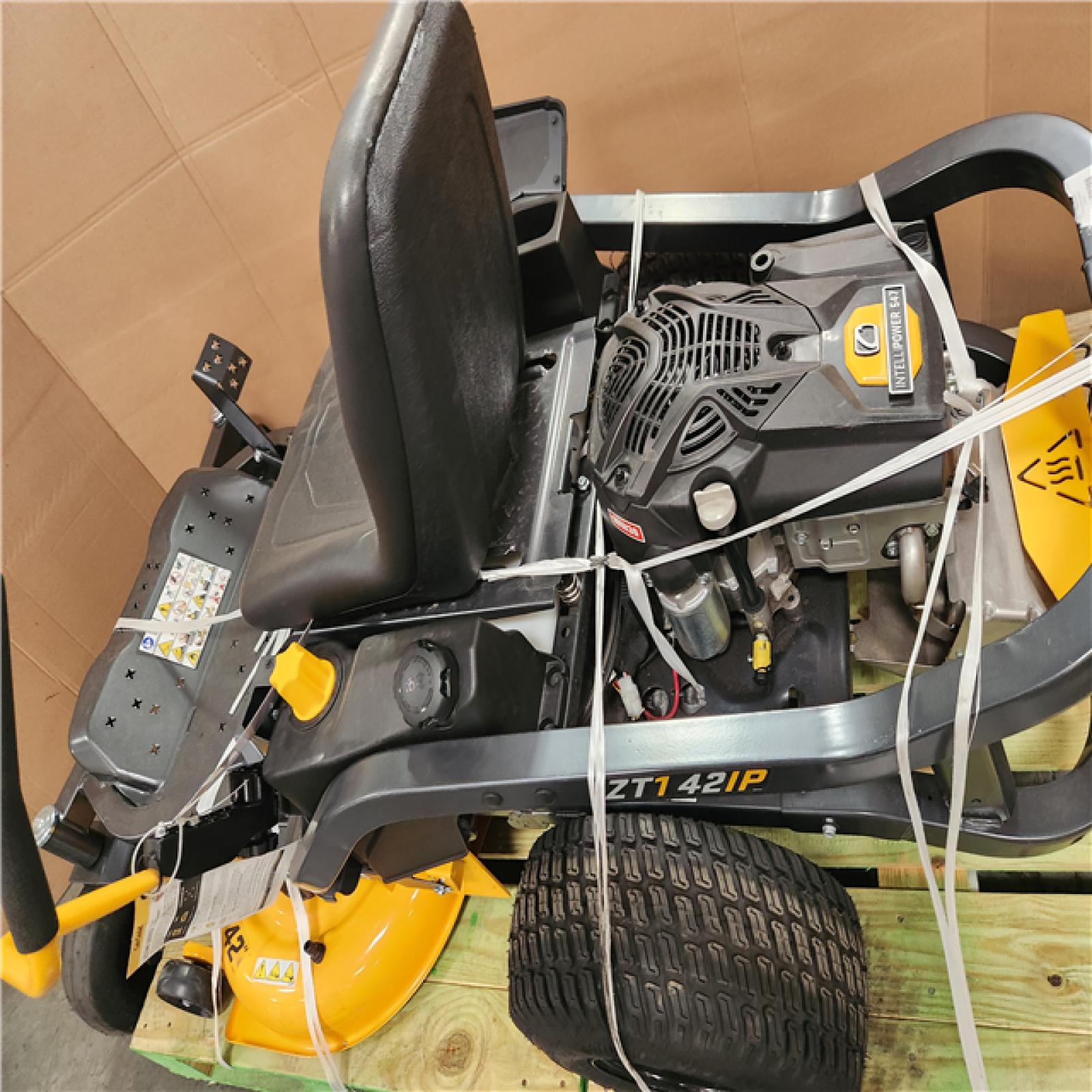 CALIFORNIA AS-IS ZT1,42IP ULTIMA CUB CADET