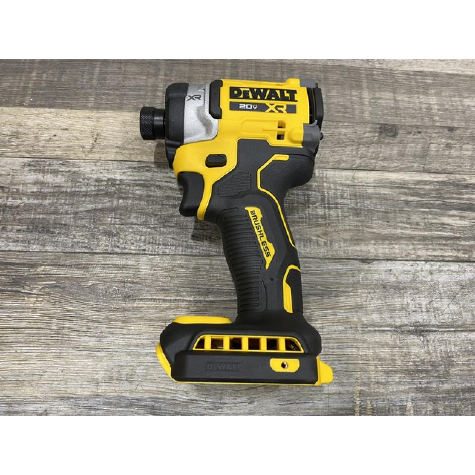 LIKE NEW - DEWALT 20V XR Lithium-Ion Cordless Hammer Drill Kit