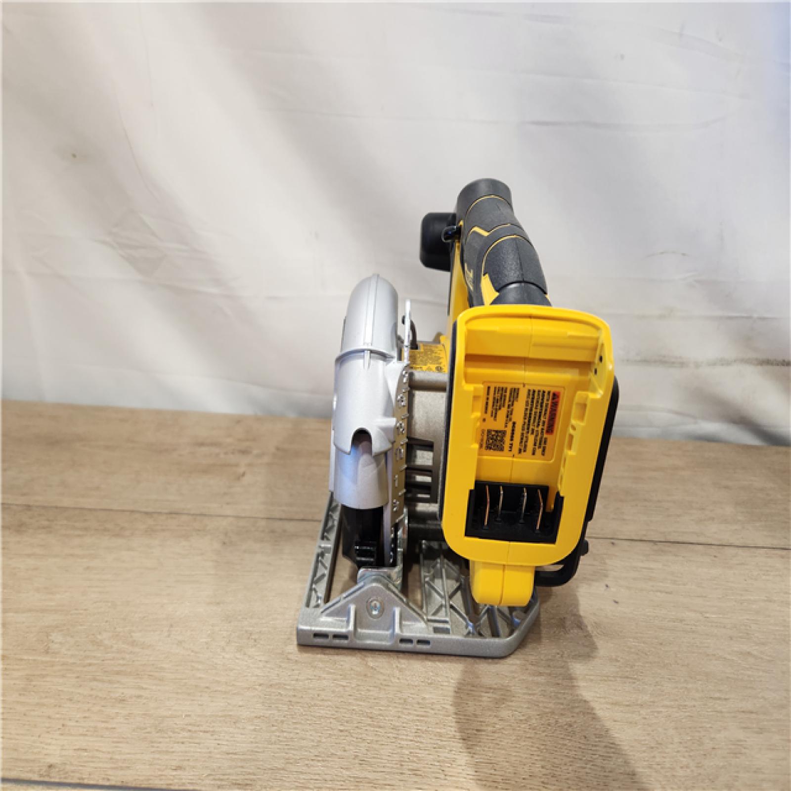 AS-IS- DeWALT 20V Max Brushless 6.5   Cordless Circular Saw