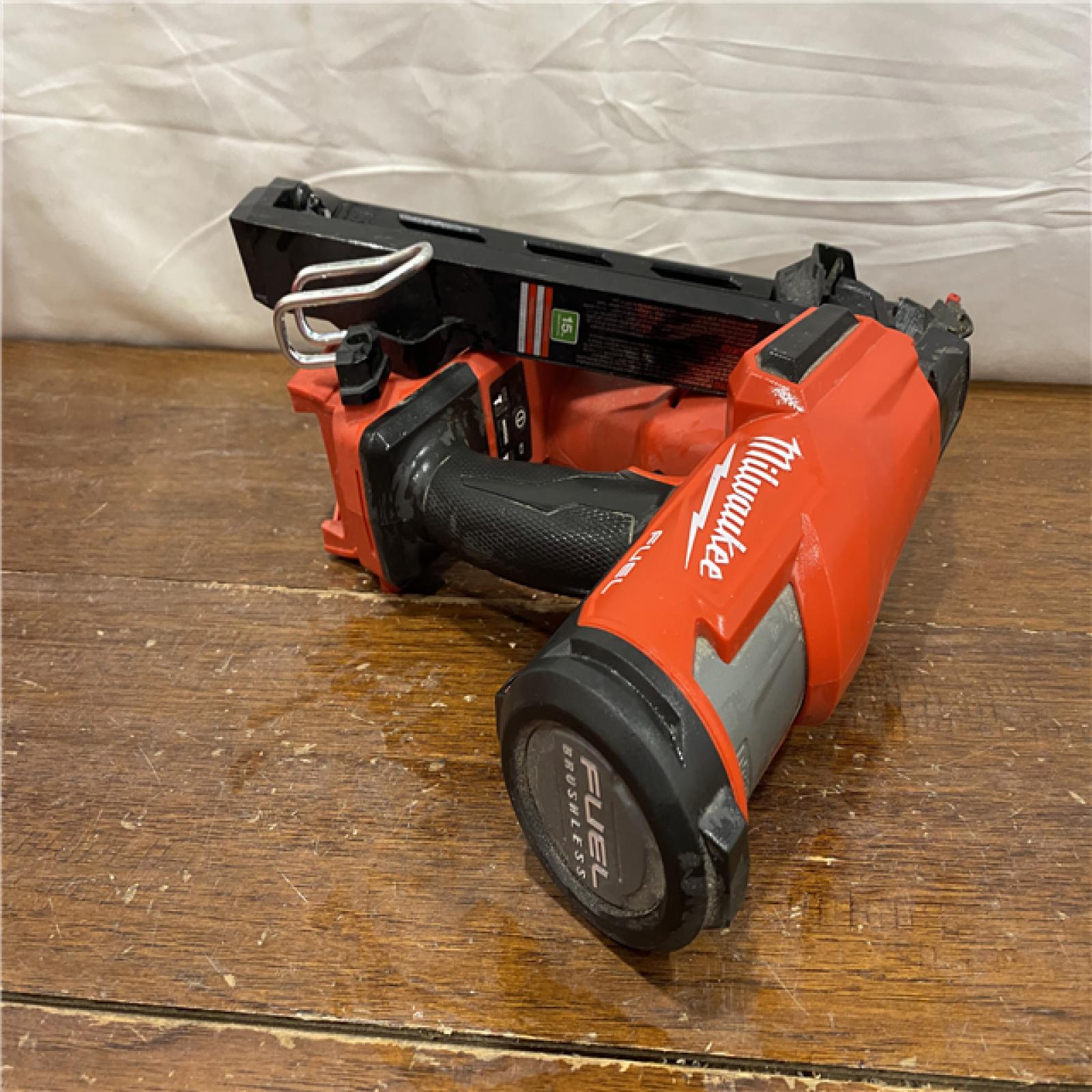 AS-IS Milwaukee 2839-20 M18 FUEL 15 Ga. 18 Volt Brushless Angled Finish Nailer