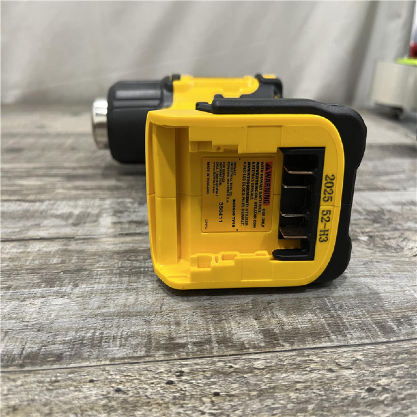 AS-IS DEWALT DCE530P1 20V MAX* Heat Gun Kit