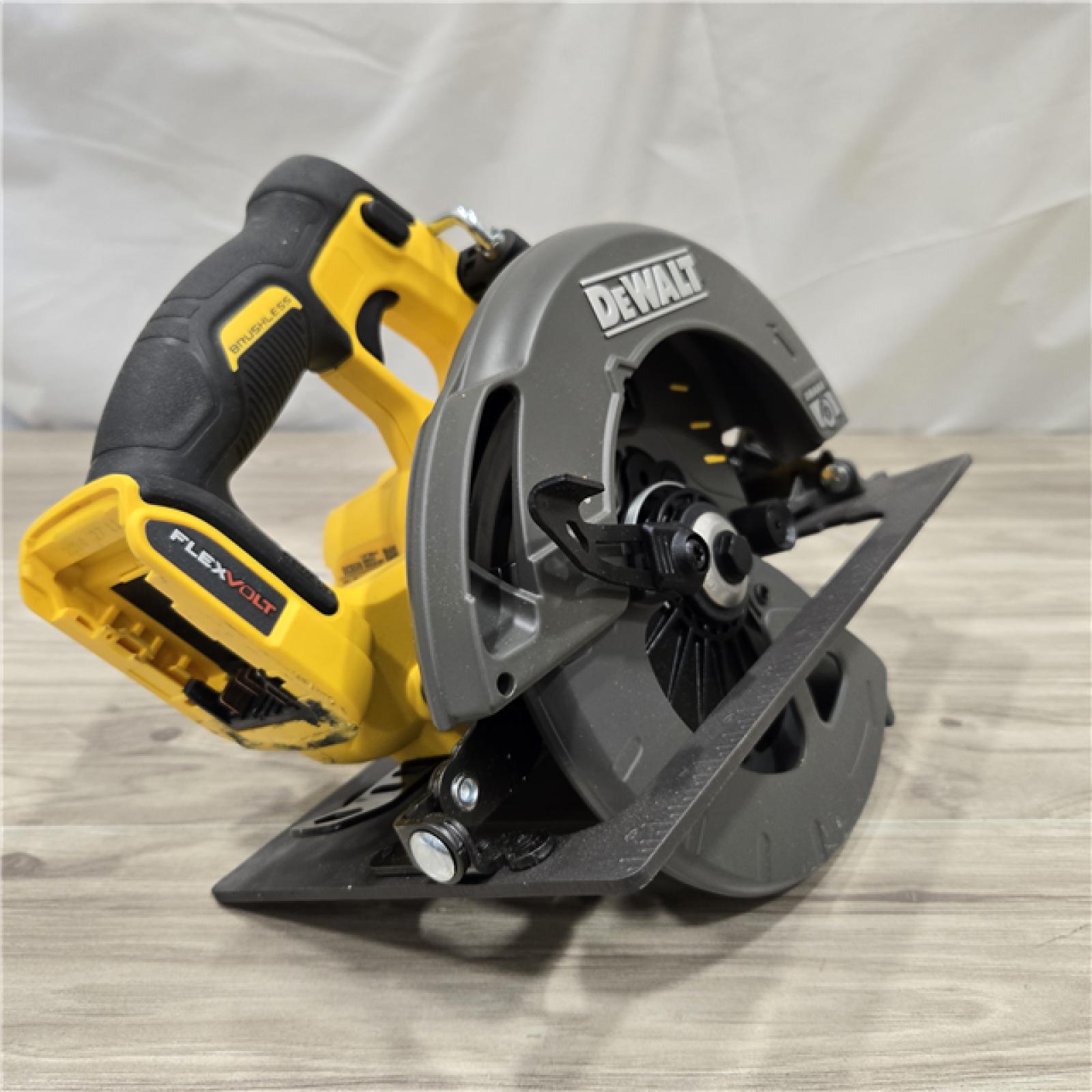 AS-IS DeWALT Flexvolt Max 7-1/4 60V Circular Saw (Tool Only)