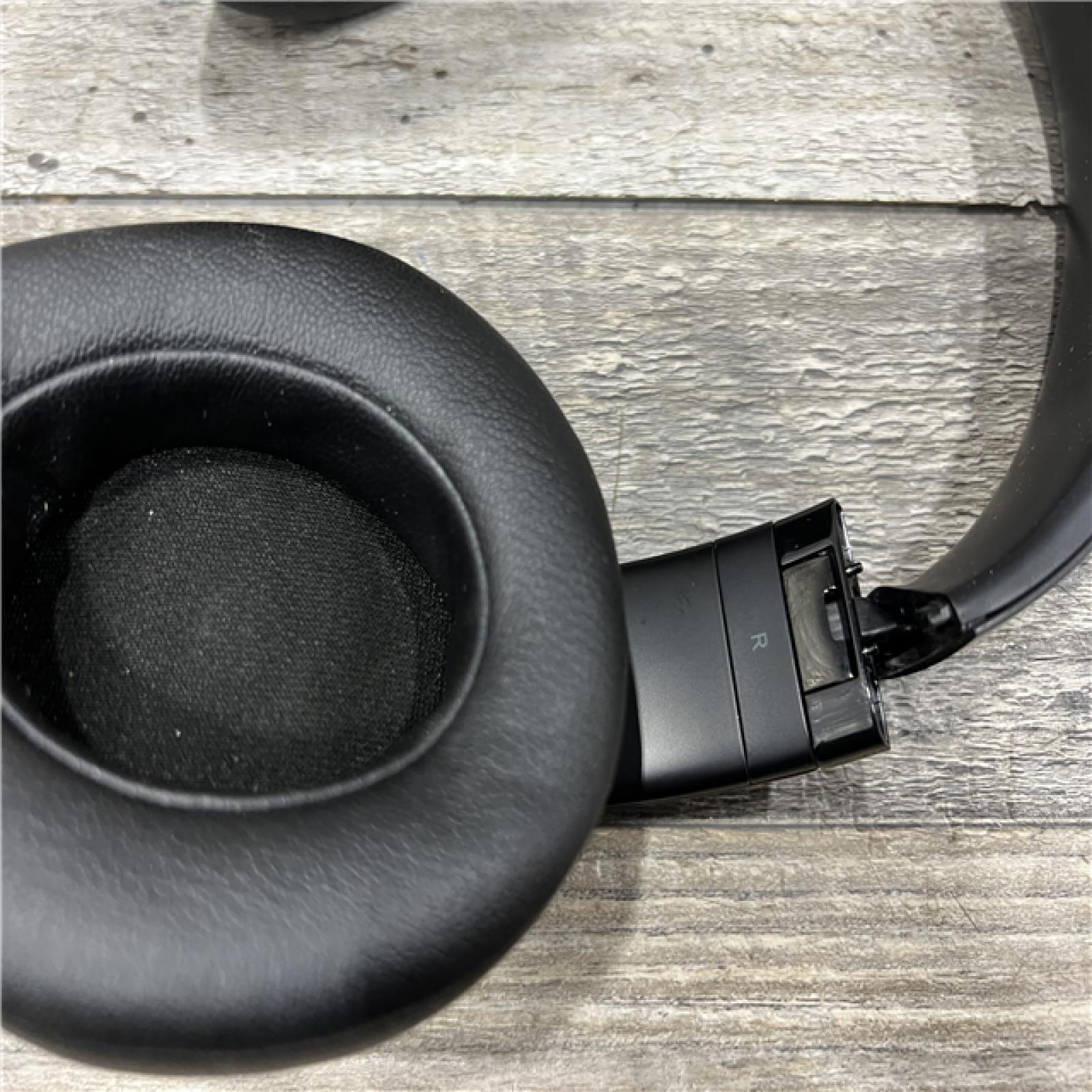AS-IS Beats by Dr. Dre Beats Studio3 Bluetooth Over Ear Headphones, Black