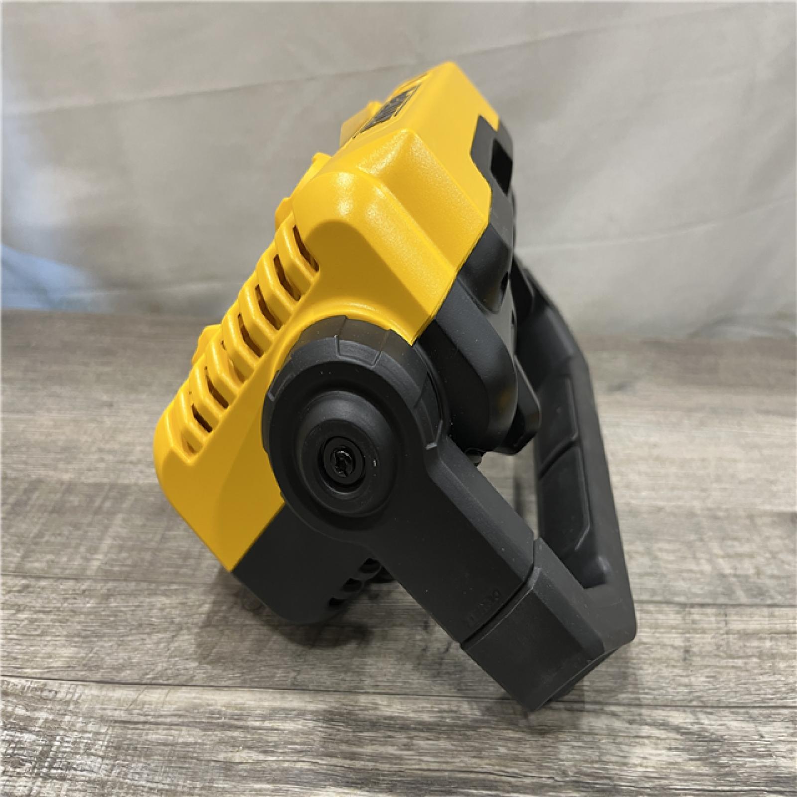 AS-IS DEWALT 20-Volt MAX Lithium-Ion Compact Cordless Task Light Kit